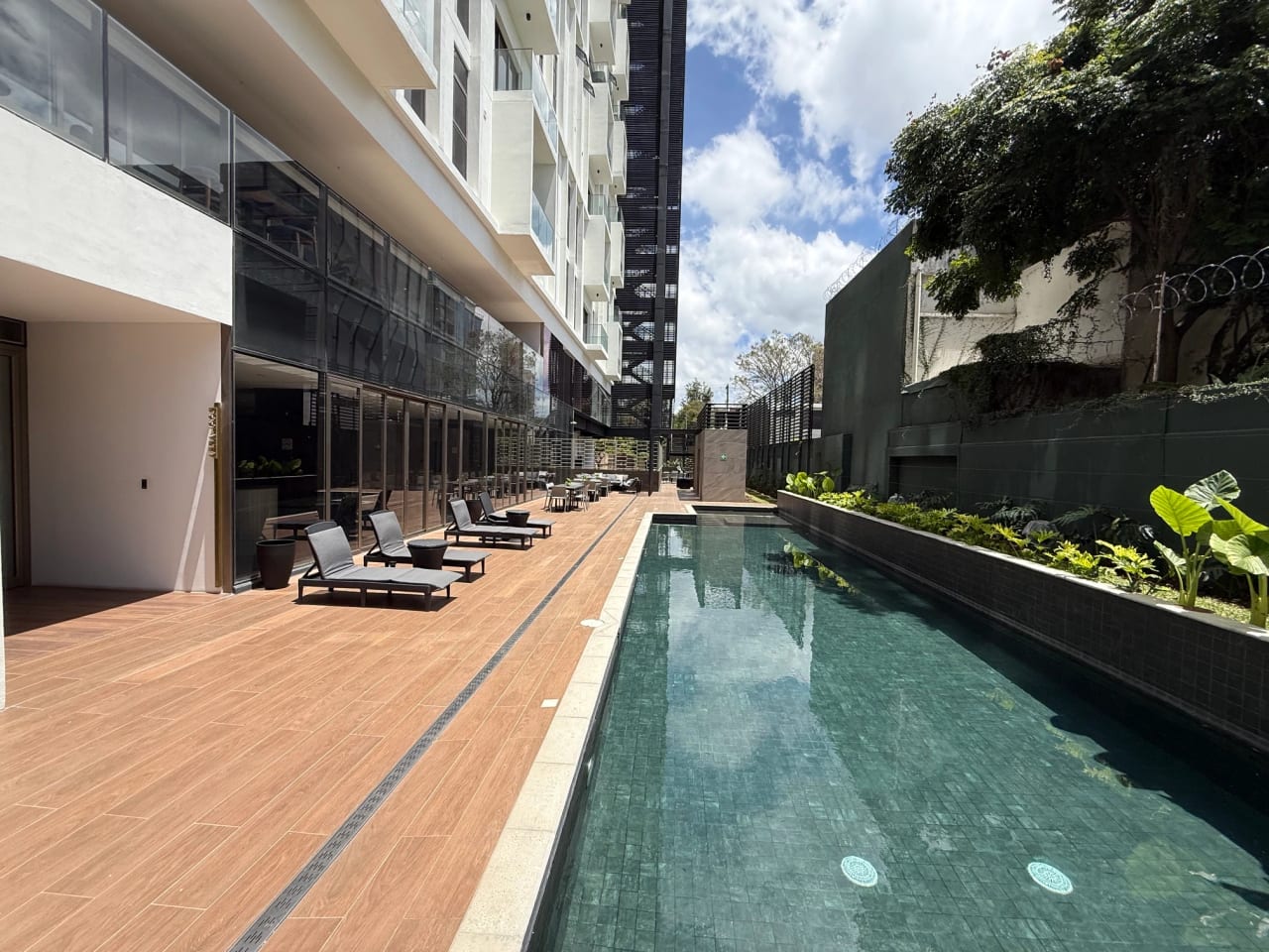 Rento apartamento en Zona 10 EDIFICIO NUEVO CON AMENIDADES DE LUJO — Apartamento en Alquiler en Atarah, Zona 10, Guatemala, Ciudad — foto 1 de 17