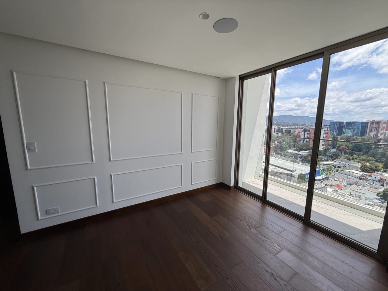 Rento apartamento en Zona 10 EDIFICIO NUEVO CON AMENIDADES DE LUJO — Apartamento en Alquiler en Atarah, Zona 10, Guatemala, Ciudad — foto 14 de 17