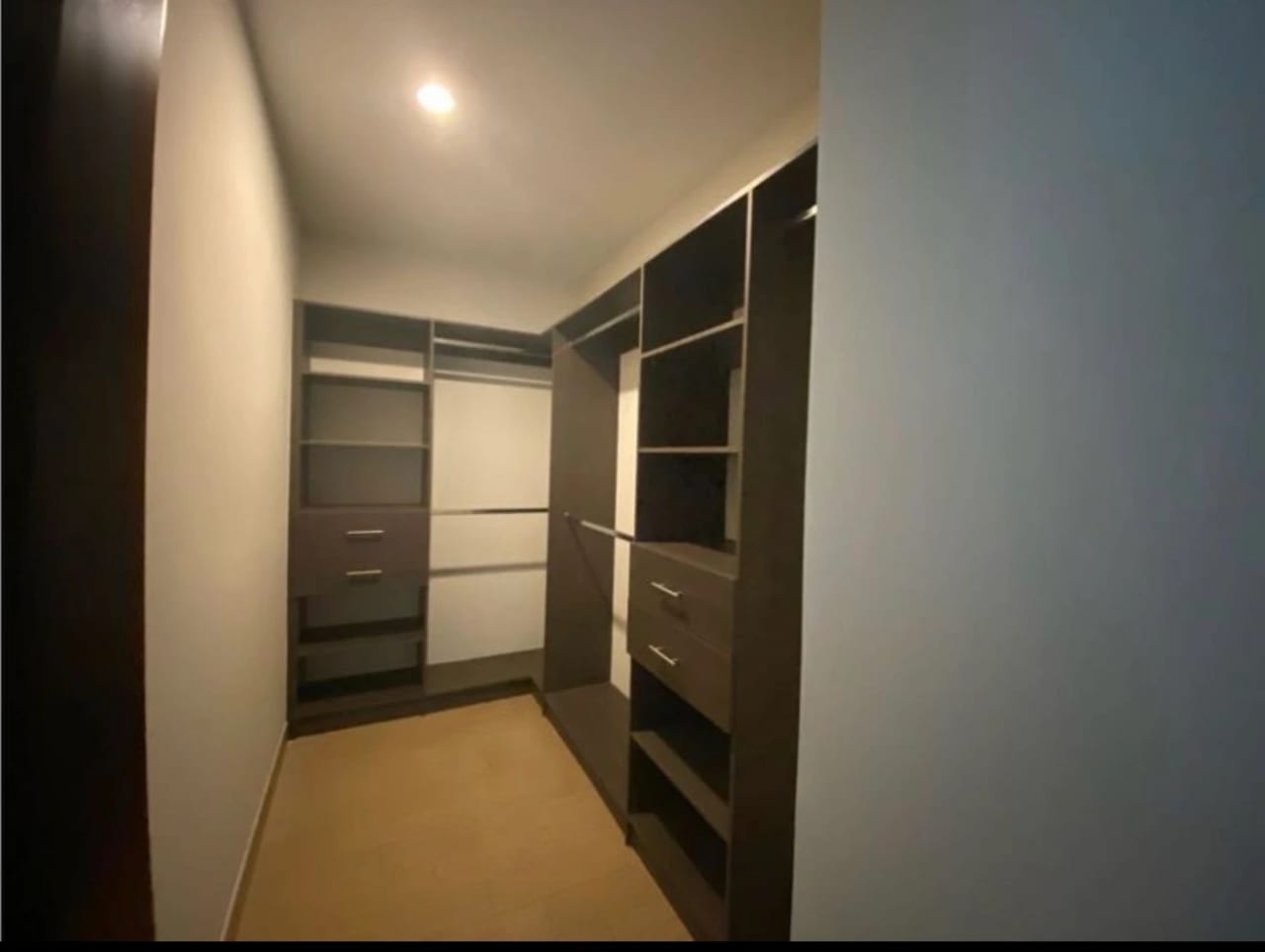 Rento apartamento en Zona 10 CERCA DE ZONA PRADERA — Apartamento en Alquiler en Laderas de Florencia, Zona 10, Guatemala, Ciudad — foto 3 de 17