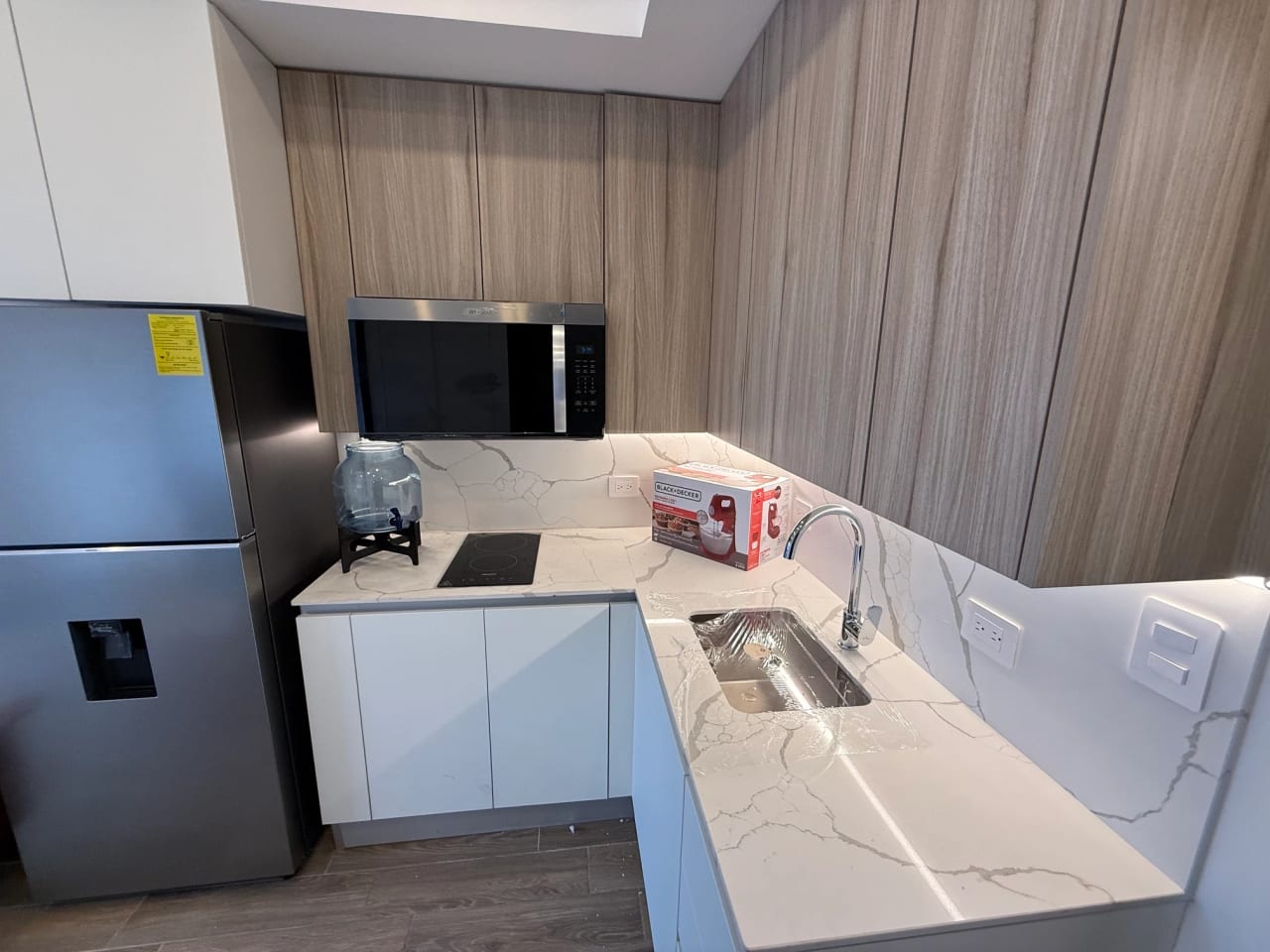 Rento Apartamento AMUEBALDO en Avenida Las Americas APTO. NUEVO — Apartamento en Alquiler en Inara Americas, Zona 13, Guatemala, Ciudad — foto 8 de 17