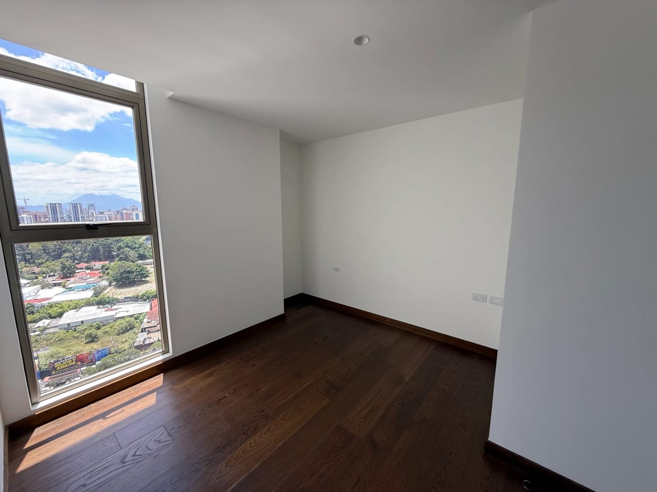 Rento apartamento en Zona 10 EDIFICIO NUEVO CON AMENIDADES DE LUJO — Apartamento en Alquiler en Atarah, Zona 10, Guatemala, Ciudad — foto 11 de 17