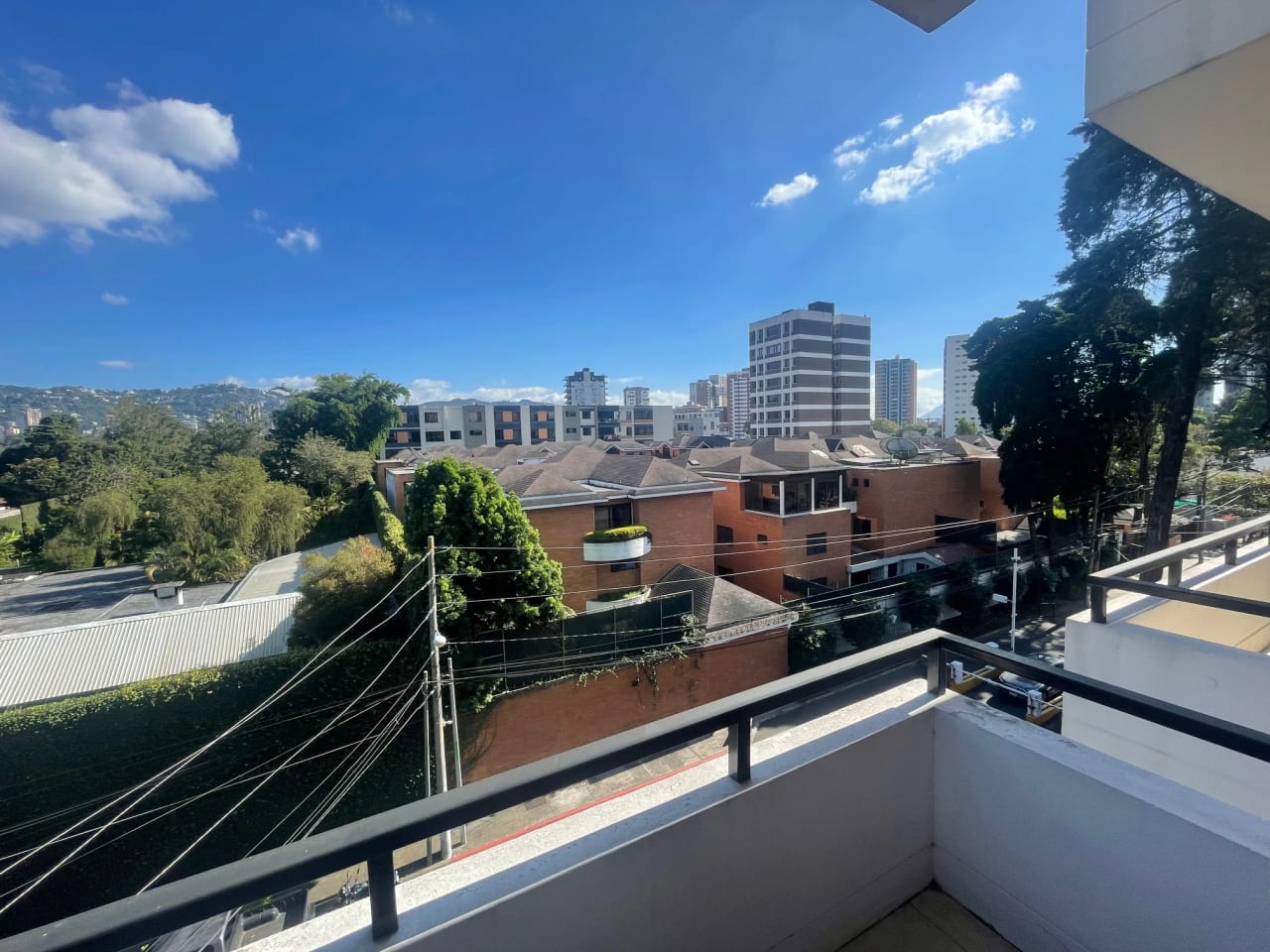 Rento apartamento en Oakland EDIFICIO EXCLUSIVO CERCA DE OAKLAND MALL — Apartamento en Alquiler en Oakland I, Zona 10, Guatemala, Ciudad — foto 2 de 17