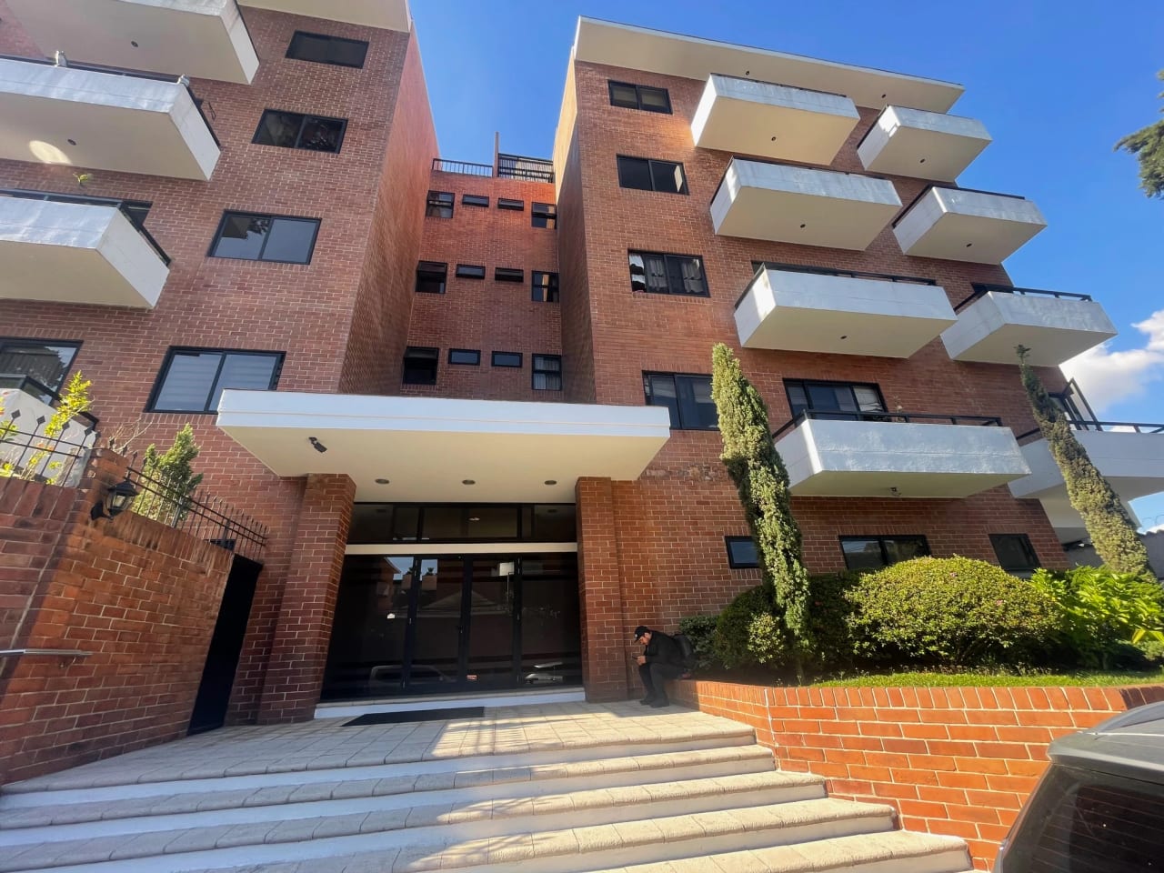 Rento apartamento en Oakland EDIFICIO EXCLUSIVO CERCA DE OAKLAND MALL — Apartamento en Alquiler en Oakland I, Zona 10, Guatemala, Ciudad — foto 4 de 17