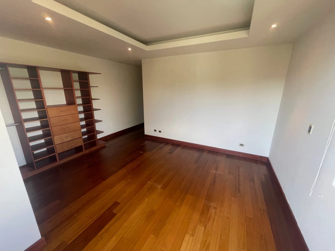Rento apartamento en Oakland EDIFICIO EXCLUSIVO CERCA DE OAKLAND MALL — Apartamento en Alquiler en Oakland I, Zona 10, Guatemala, Ciudad — foto 3 de 17