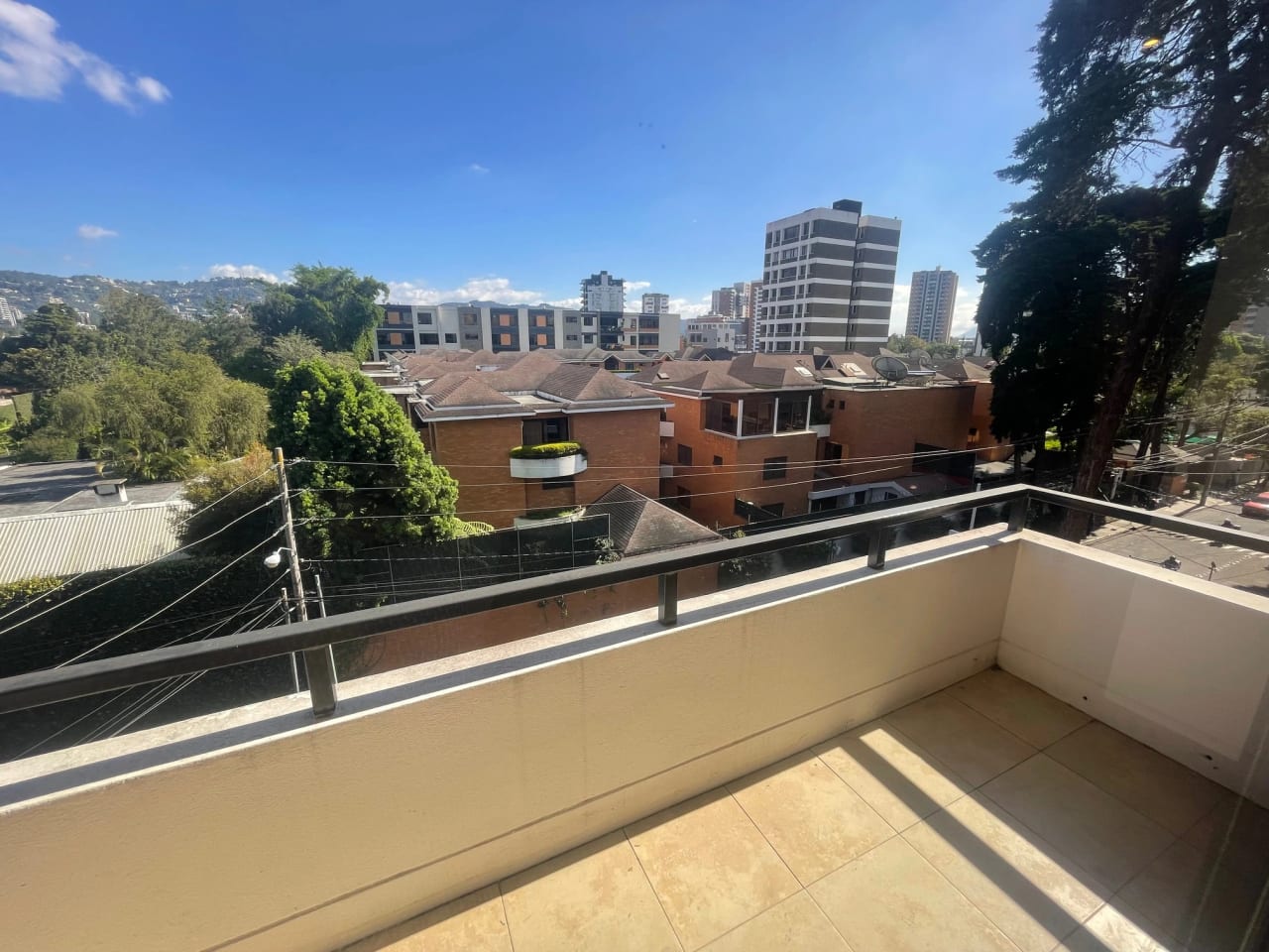 Rento apartamento en Oakland EDIFICIO EXCLUSIVO CERCA DE OAKLAND MALL — Apartamento en Alquiler en Oakland I, Zona 10, Guatemala, Ciudad — foto 10 de 17