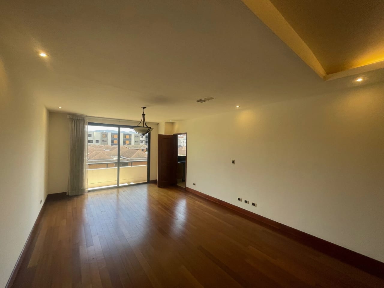 Rento apartamento en Oakland EDIFICIO EXCLUSIVO CERCA DE OAKLAND MALL — Apartamento en Alquiler en Oakland I, Zona 10, Guatemala, Ciudad — foto 9 de 17