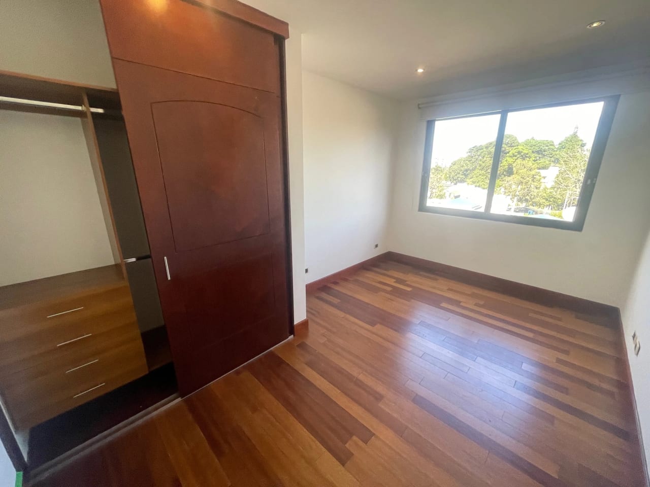 Rento apartamento en Oakland EDIFICIO EXCLUSIVO CERCA DE OAKLAND MALL — Apartamento en Alquiler en Oakland I, Zona 10, Guatemala, Ciudad — foto 14 de 17