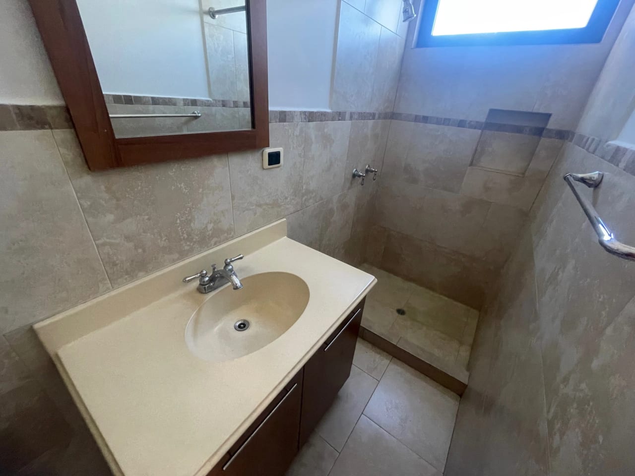 Rento apartamento en Oakland EDIFICIO EXCLUSIVO CERCA DE OAKLAND MALL — Apartamento en Alquiler en Oakland I, Zona 10, Guatemala, Ciudad — foto 17 de 17