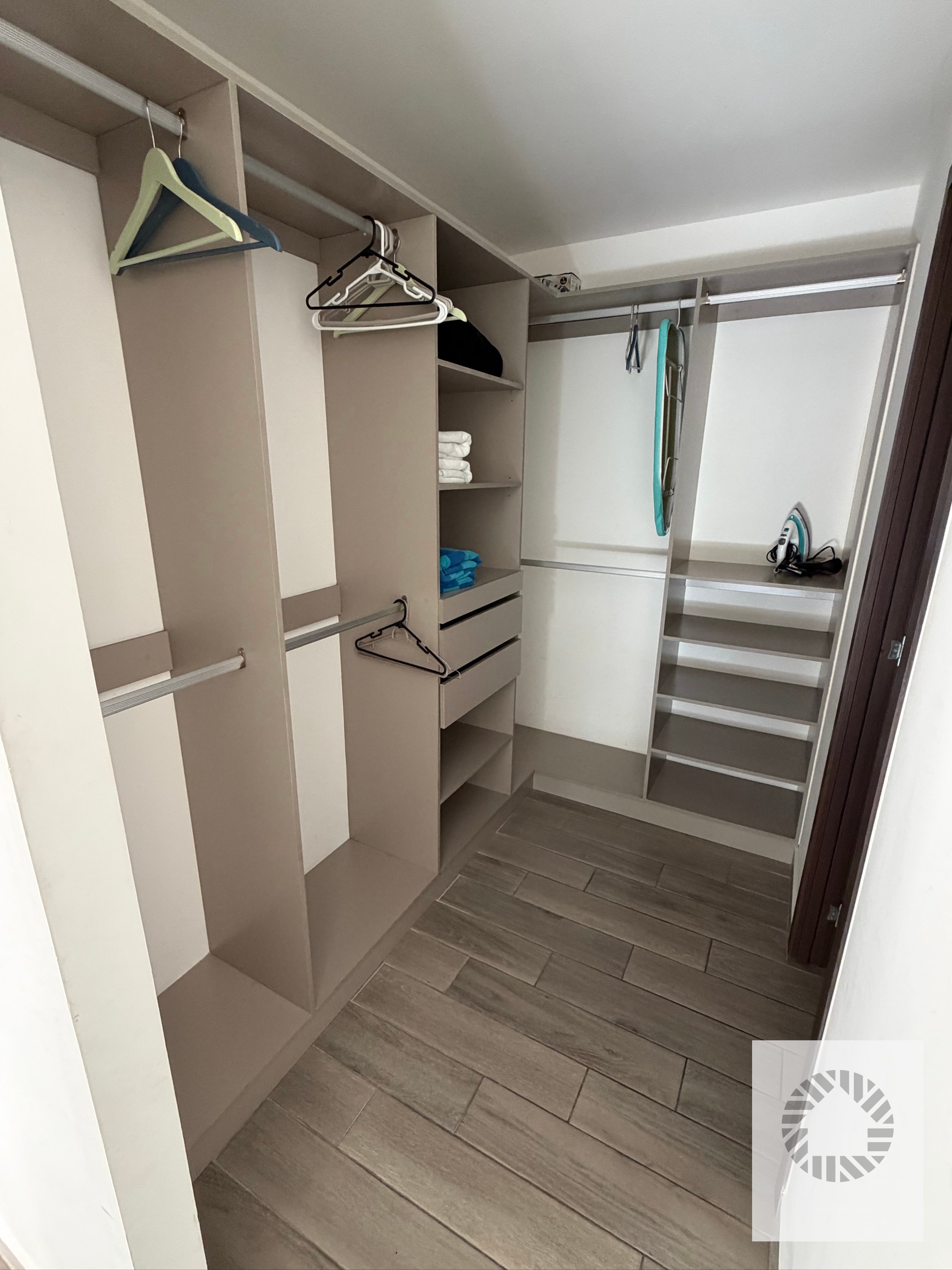 Lindo Apartamento Amueblado — Apartamento en Alquiler en Parque 10, Zona 10, Guatemala, Ciudad — foto 6 de 10