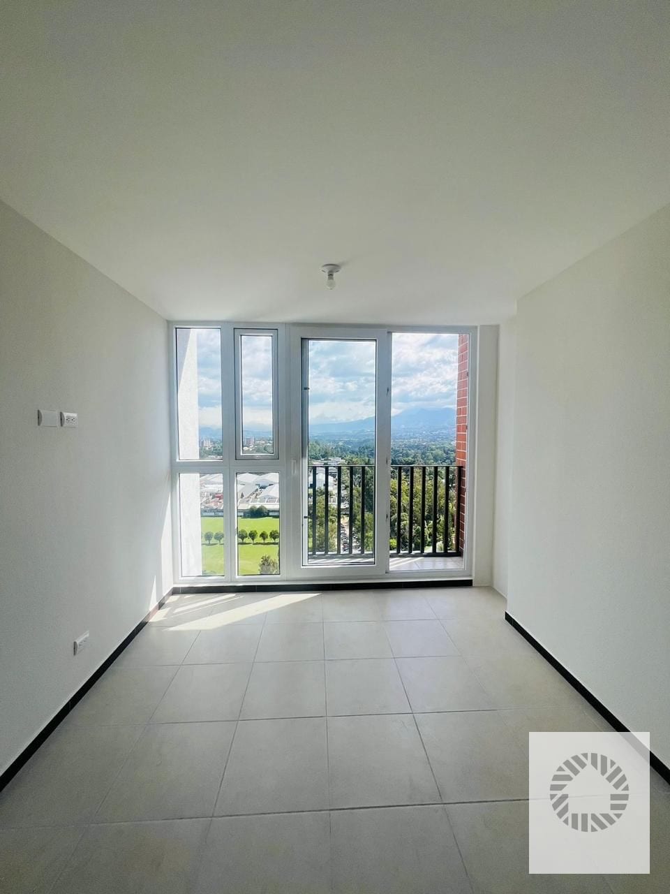 Bonito Apartamento en nivel alto — Apartamento en Alquiler en Parque San Jorge, Zona 11, Guatemala, Ciudad — foto 3 de 12