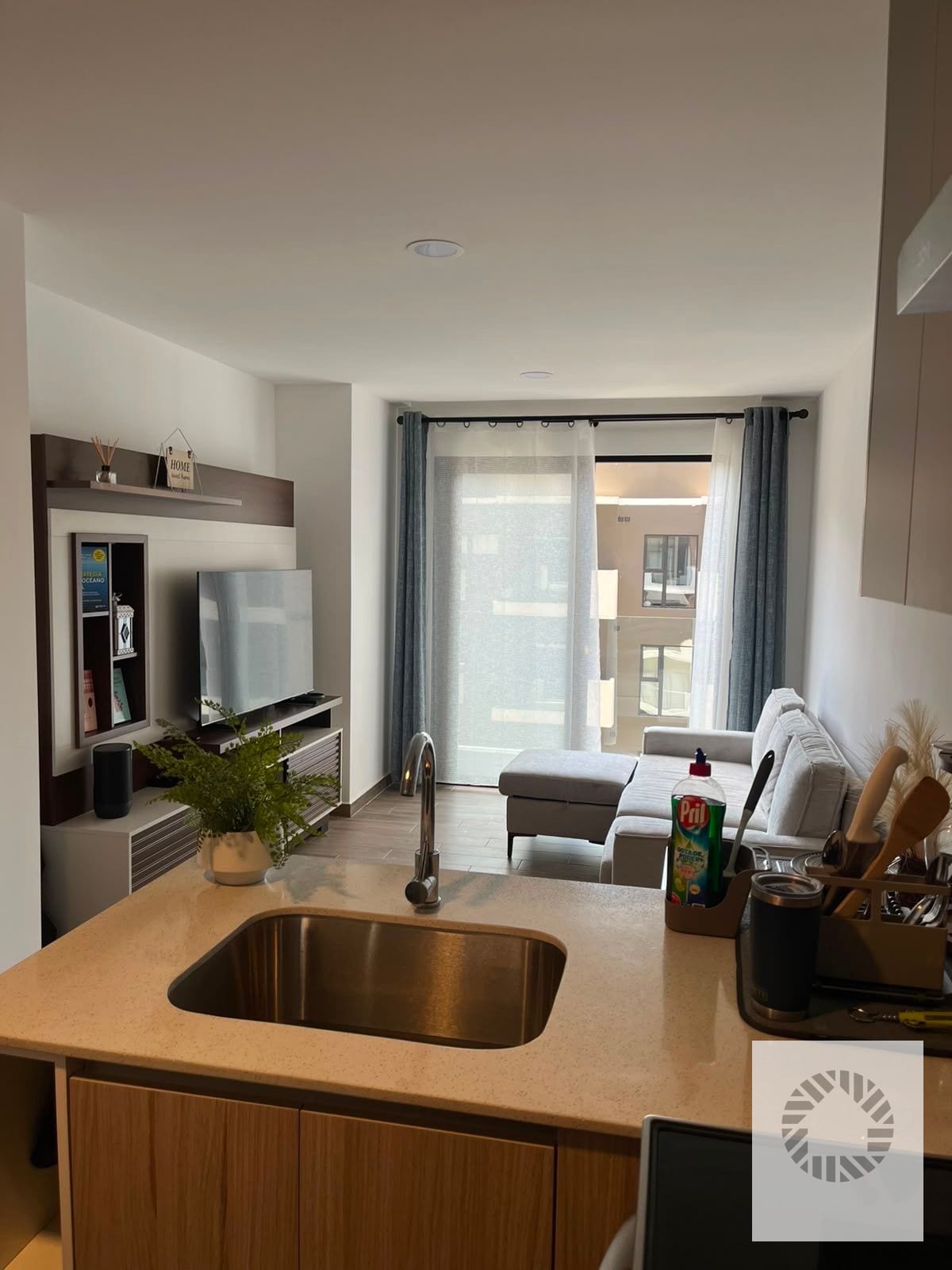 Bonito Apartamento Amueblado — Apartamento en Alquiler en Parque 14, Zona 14, Guatemala, Ciudad — foto 1 de 10