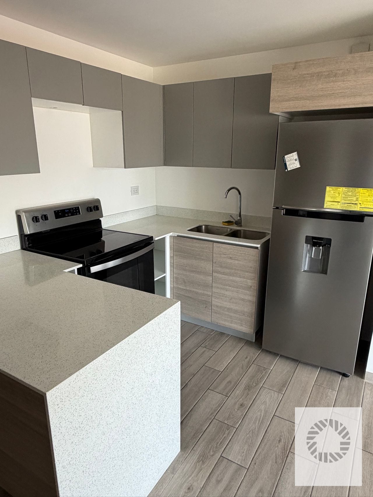 Bonito Apartamento — Apartamento en Alquiler en Parque 10, Zona 10, Guatemala, Ciudad — foto 2 de 10