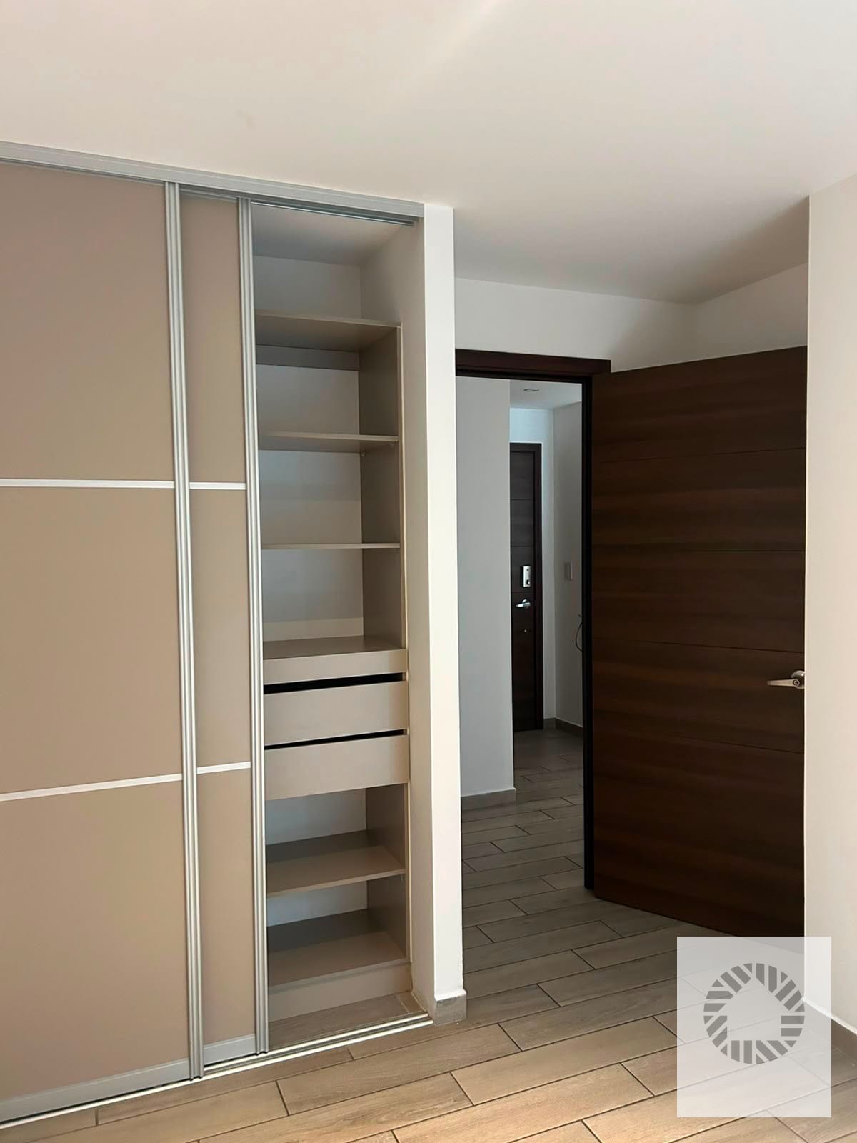 Apartamento en Renta | Parque 10, Zona 10 — Apartamento en Alquiler en Parque 10, Zona 10, Guatemala, Ciudad — foto 6 de 6