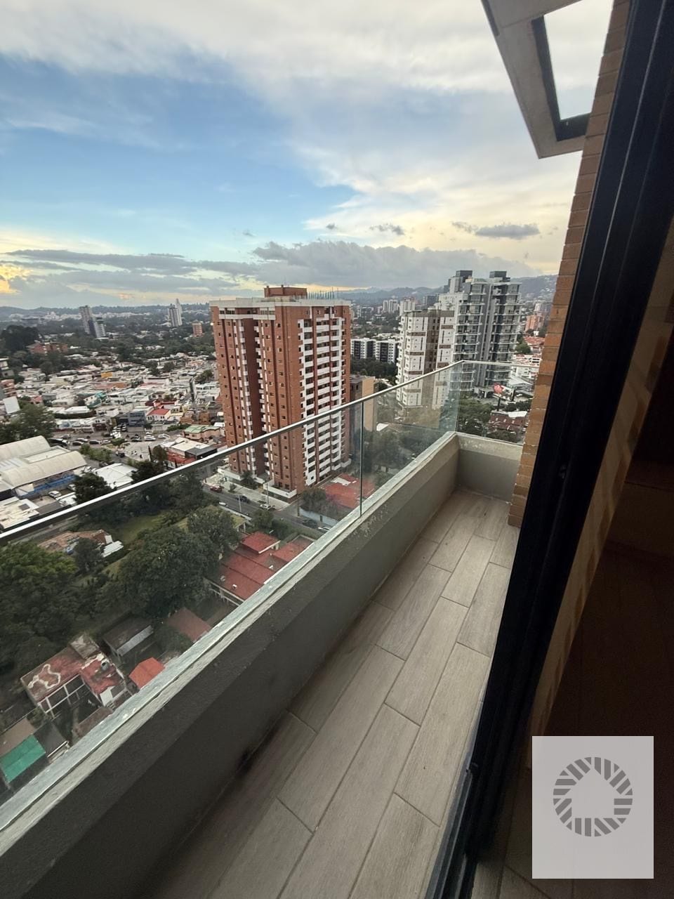 Bonito apartamento — Apartamento en Alquiler en Parque 10, Zona 10, Guatemala, Ciudad — foto 1 de 10