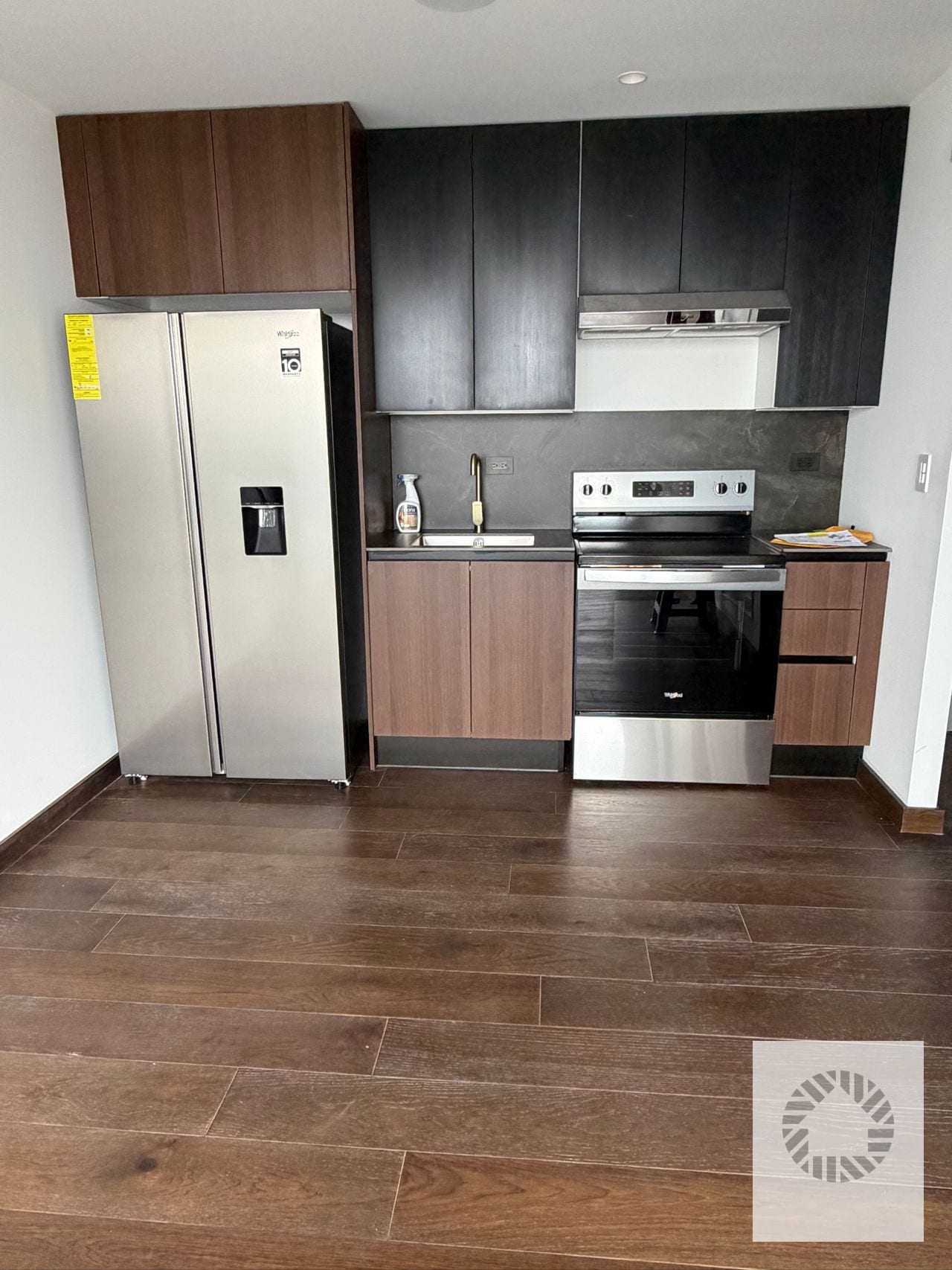 Bonito Apartamento — Apartamento en Alquiler en Atarah, Zona 10, Guatemala, Ciudad — foto 1 de 14