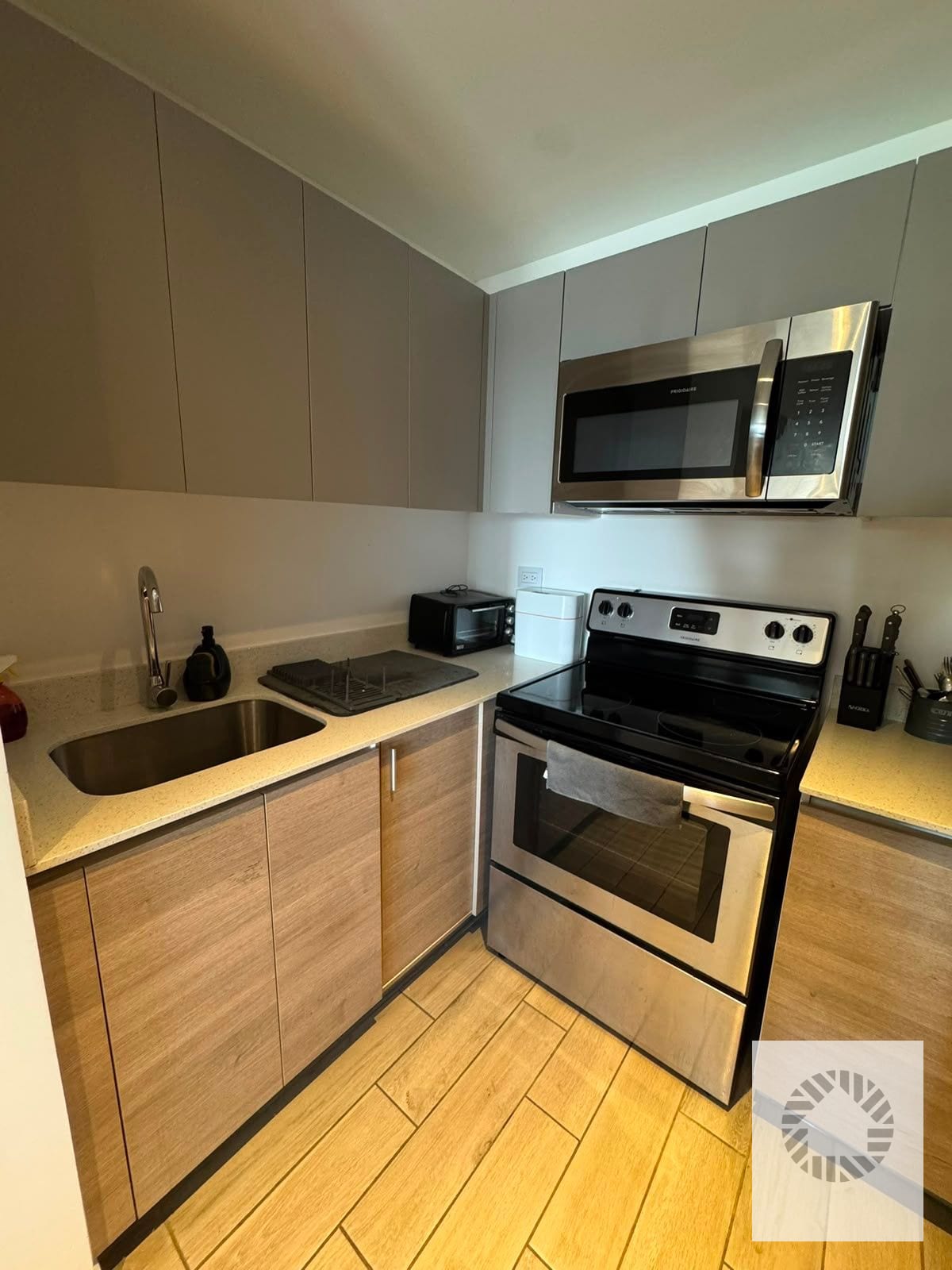 Bonito Apartamento Amueblado — Apartamento en Alquiler en Parque 10, Zona 10, Guatemala, Ciudad — foto 3 de 11