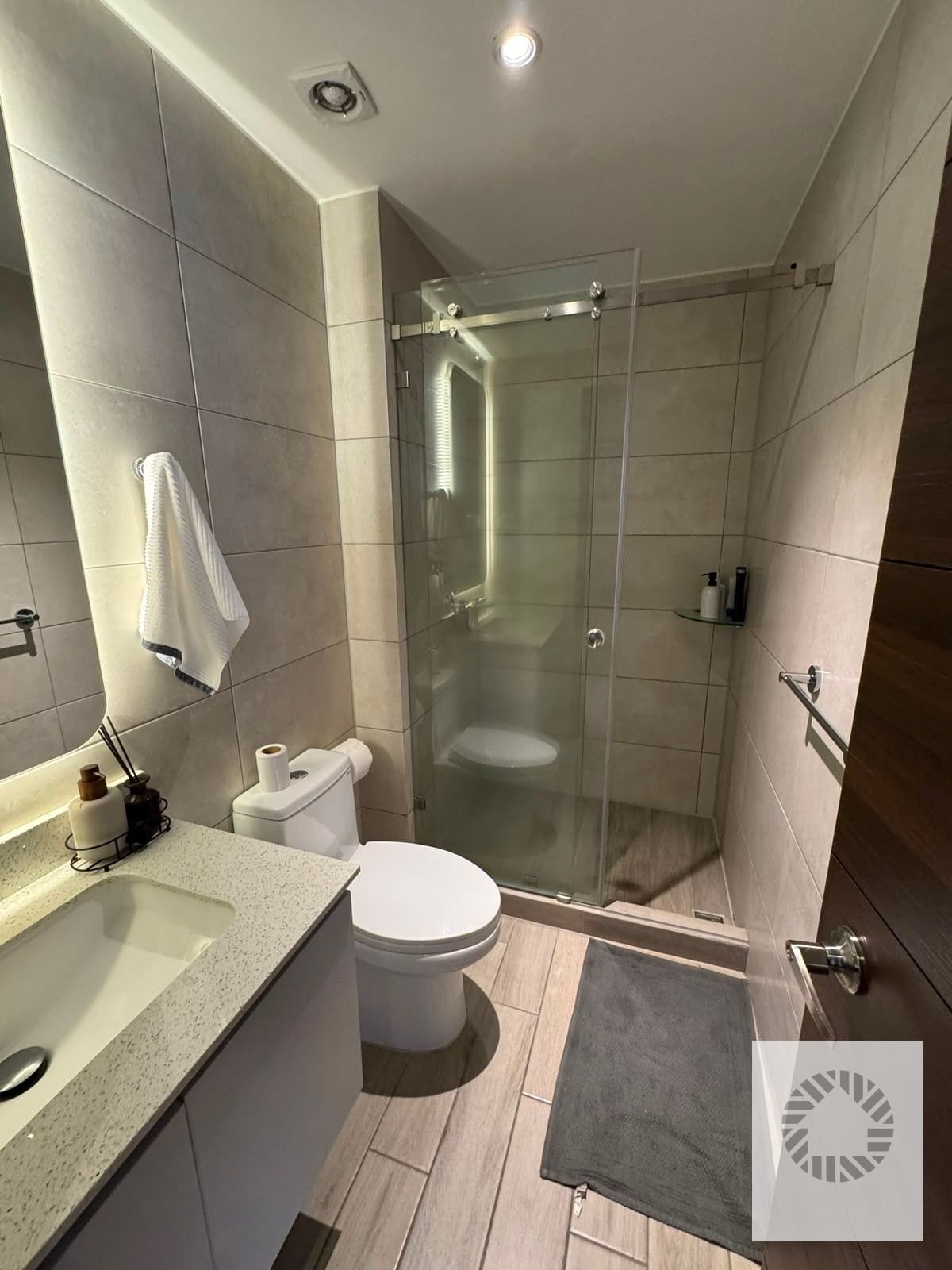 Bonito Apartamento Amueblado — Apartamento en Alquiler en Parque 10, Zona 10, Guatemala, Ciudad — foto 10 de 11