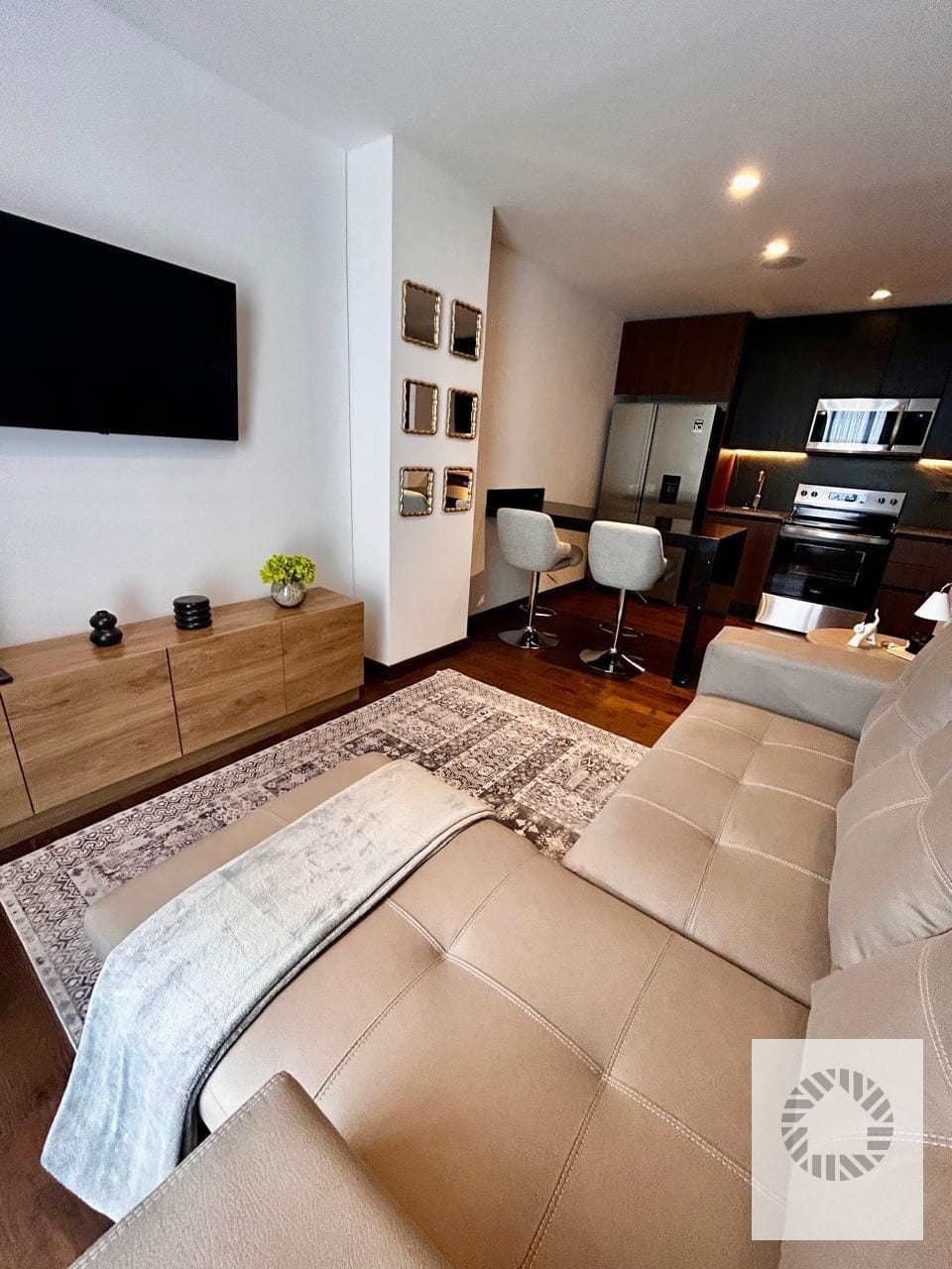 Bonito Apartamento Amueblado — Apartamento en Alquiler en Atarah, Zona 10, Guatemala, Ciudad — foto 3 de 11
