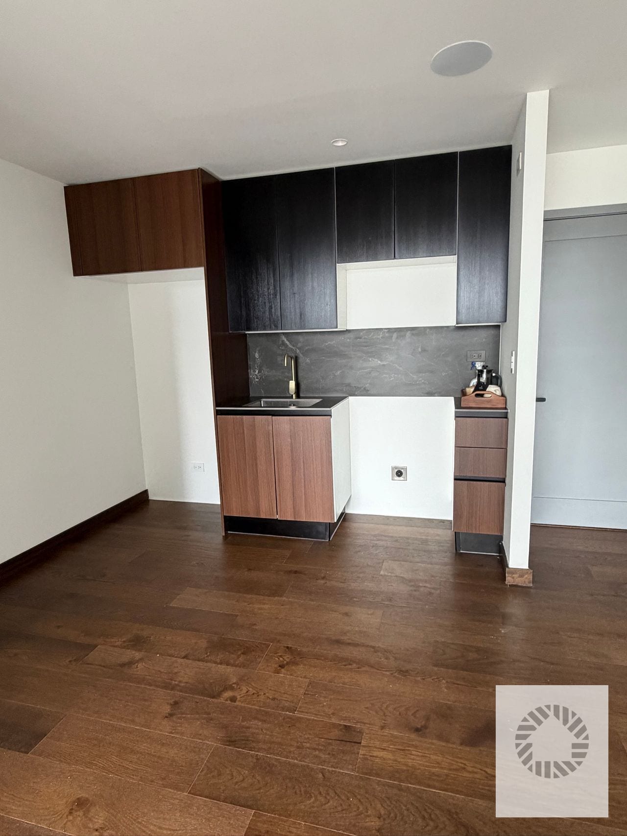 Bonito Apartamento — Apartamento en Alquiler en Atarah, Zona 10, Guatemala, Ciudad — foto 1 de 10