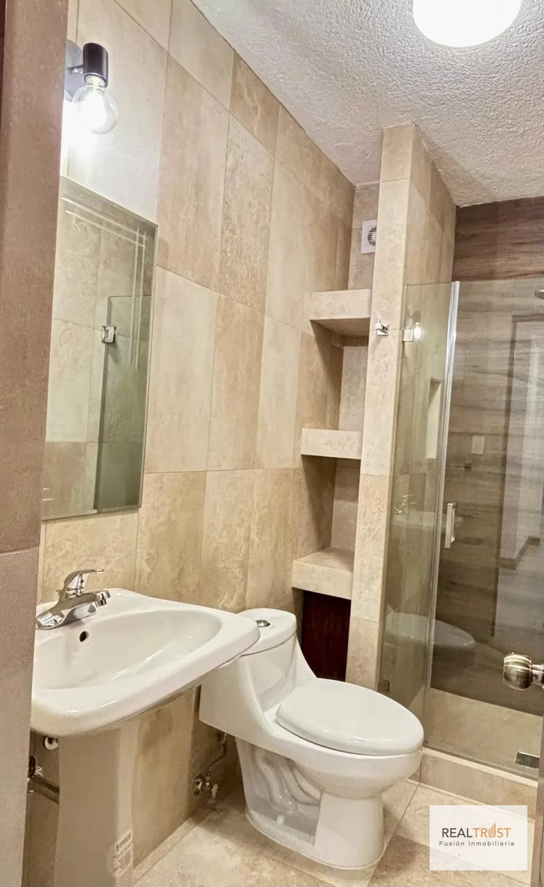 APARTAMENTO EN RENTA EN PRIMER NIVEL Y REMODELADO ZONA 10 - 6