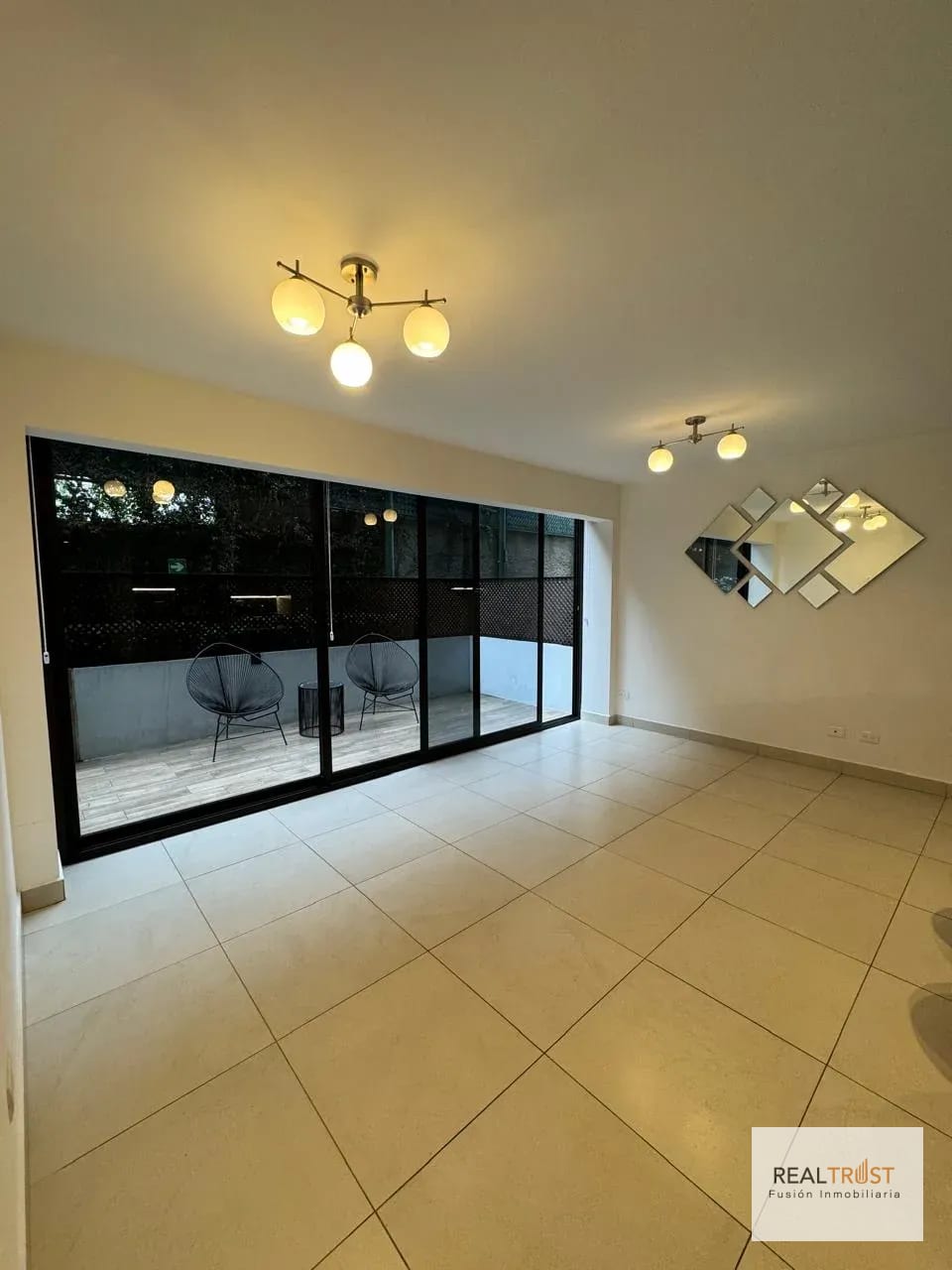 Apartamento en venta Edificio Be14 zona 14 primer nivel con jardín. — Apartamento en Venta en Be14, Zona 14, Guatemala, Ciudad — foto 2 de 16