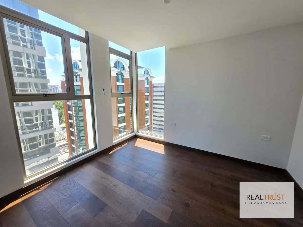 Apartamento nuevo en renta Edificio Atarah corazón de zona 10 — Apartamento en Alquiler en Atarah, Zona 10, Guatemala, Ciudad — foto 1 de 14