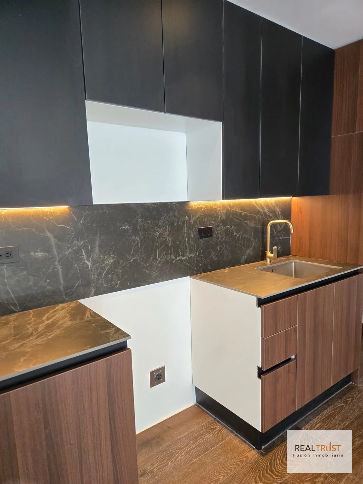 Apartamento nuevo en renta Edificio Atarah corazón de zona 10 - 2