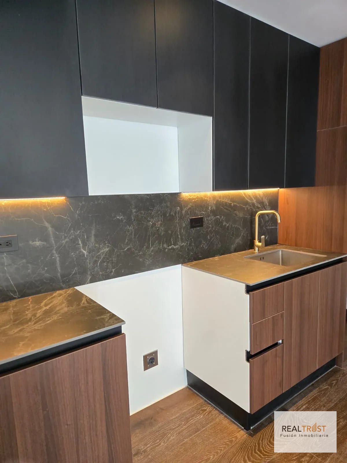 Apartamento nuevo en renta Edificio Atarah corazón de zona 10 — Apartamento en Alquiler en Atarah, Zona 10, Guatemala, Ciudad — foto 2 de 14