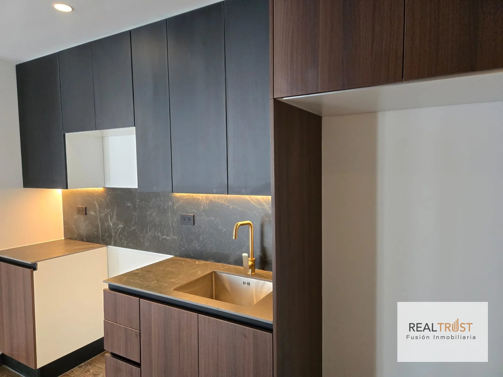 Apartamento nuevo en renta Edificio Atarah corazón de zona 10 - 3