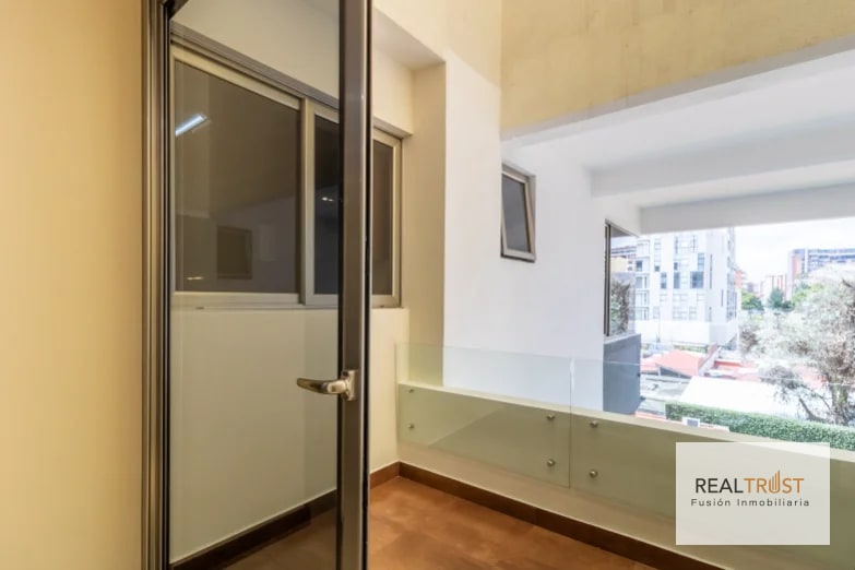 APARTAMENTO EN RENTA EDIFICIO COBELLA ZONA 14 — Apartamento en Alquiler en Cobella, Zona 14, Guatemala, Ciudad — foto 6 de 10