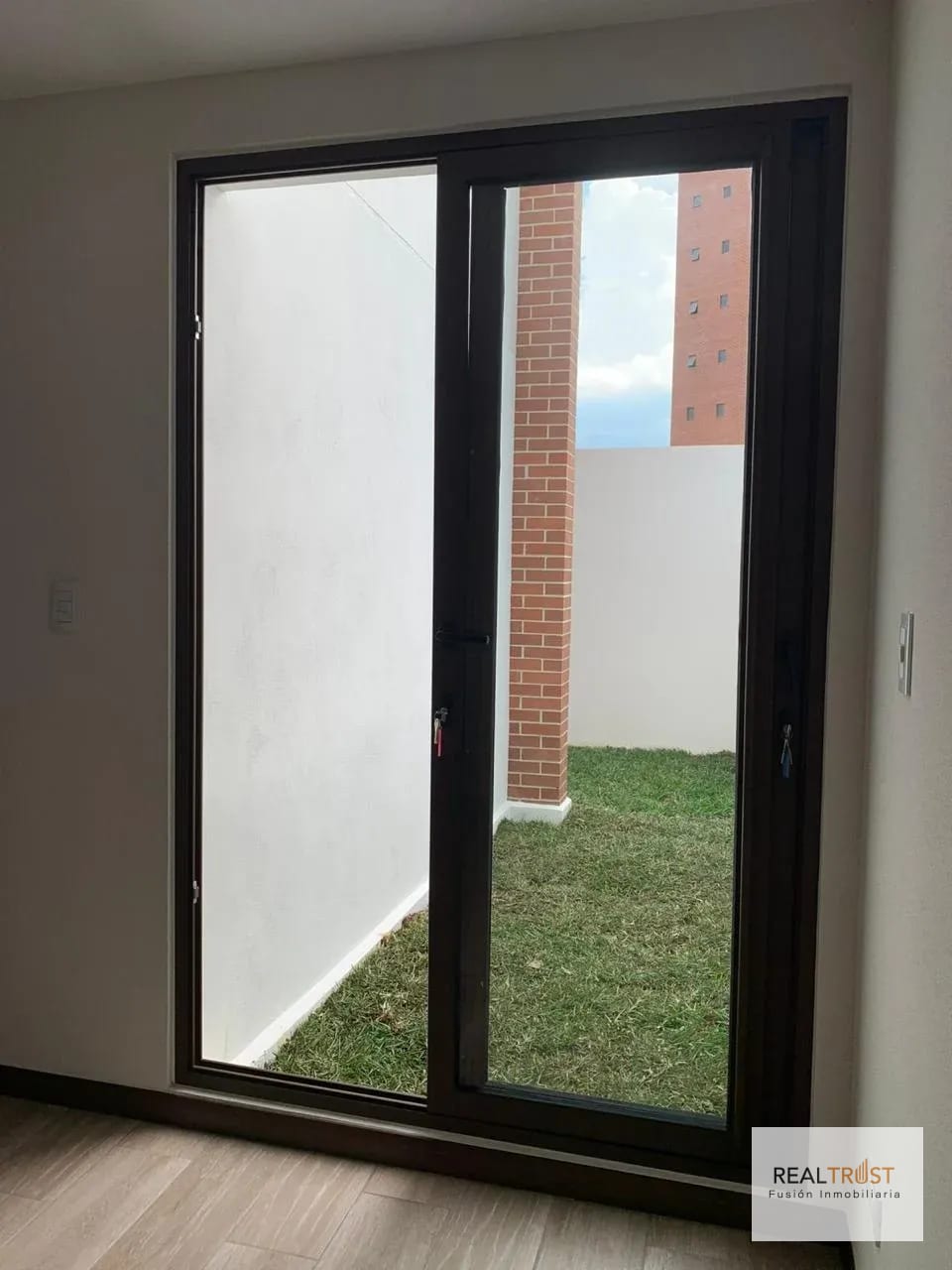 EN VENTA APARTAMENTO CON JARDÍN SAN ISIDRO 2021, ZONA 16 — Apartamento en Venta en Zona 16, Guatemala, Ciudad — foto 5 de 5