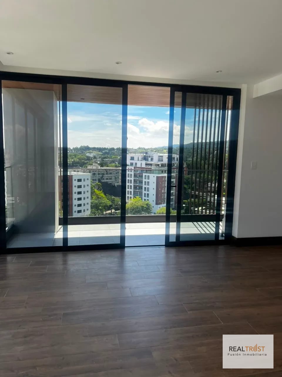 APARTAMENTO EN RENTA EDIFICIO GAURA Zona 15 VH1 — Apartamento en Alquiler en Zona 15, Guatemala, Ciudad — foto 2 de 14