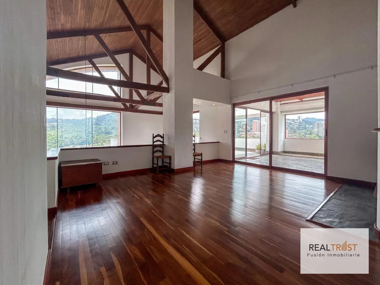 En venta lindo Penthouse de 2 niveles Zona 15, Vista Hermosa 1 — Apartamento en Venta en Zona 15, Guatemala, Ciudad — foto 12 de 16