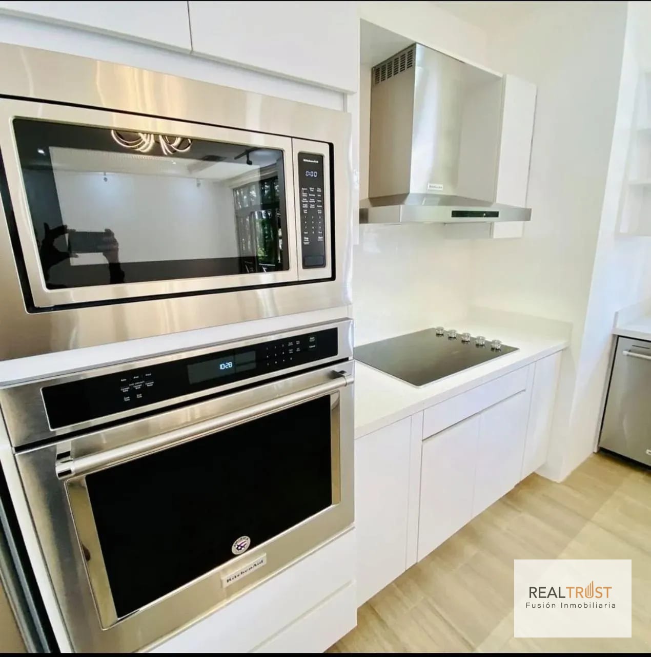 Precioso y amplio apartamento en Colonia Oakland. (copia) — Apartamento en Alquiler en Zona 10, Guatemala, Ciudad — foto 12 de 17