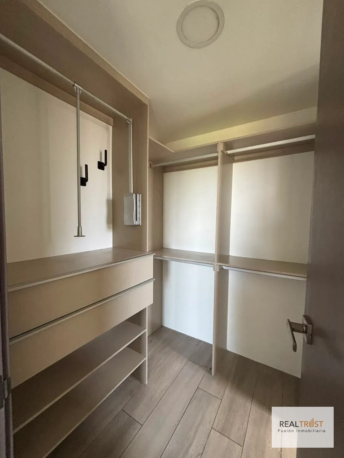 En Renta Apartamento Zona 15 — Apartamento en Alquiler en Zona 15, Guatemala, Ciudad — foto 9 de 10