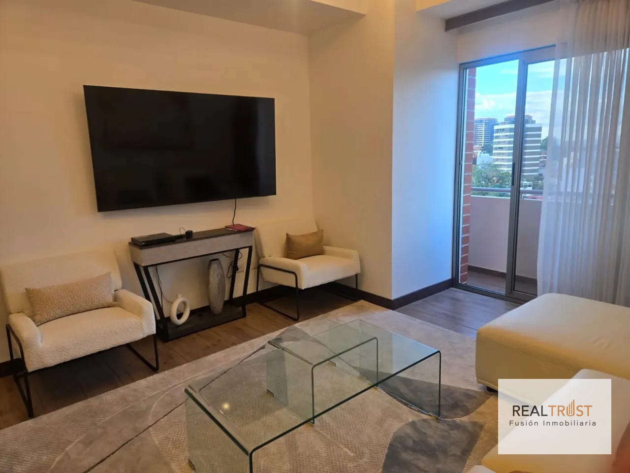 Apartamento en renta en Casalini Zona 10 — Apartamento en Alquiler en Zona 10, Guatemala, Ciudad — foto 2 de 8