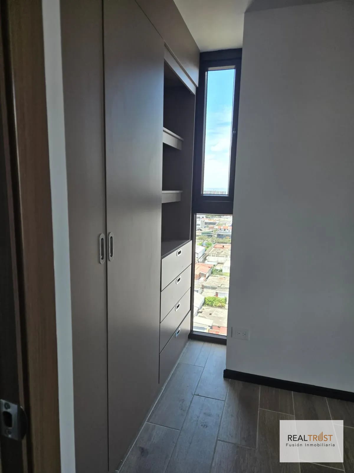 Apartamento en renta zona 10 — Apartamento en Alquiler en Zona 10, Guatemala, Ciudad — foto 8 de 16