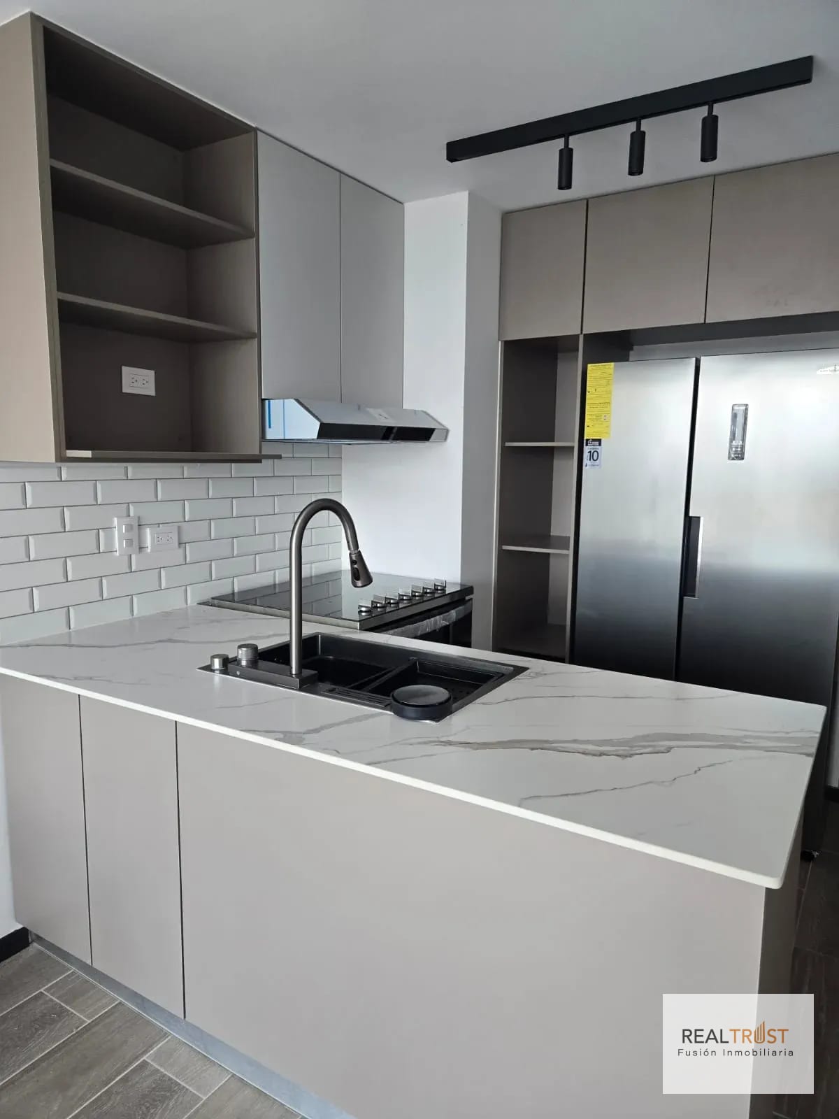 Apartamento en renta zona 10 — Apartamento en Alquiler en Zona 10, Guatemala, Ciudad — foto 15 de 16
