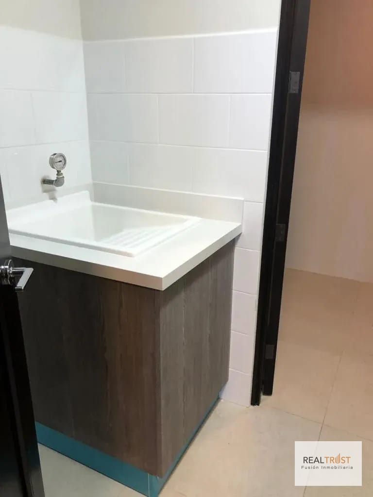 Apartamento en renta SANTA Inés zona 14 — Apartamento en Alquiler en Zona 14, Guatemala, Ciudad — foto 2 de 14
