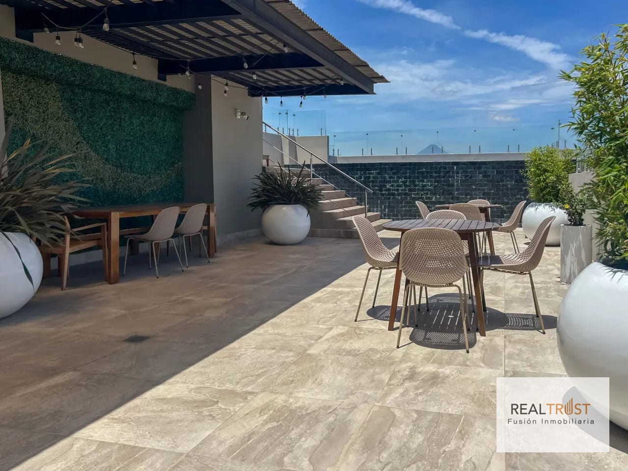 En Renta apartamento Oakland Zona 10 con amplia terraza y pérgola — Apartamento en Alquiler en Zona 10, Guatemala, Ciudad — foto 13 de 16