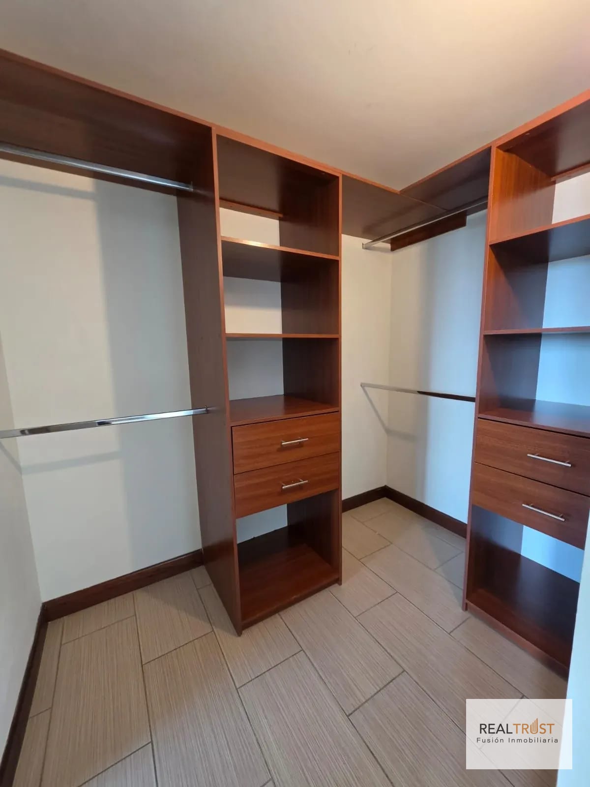 Apartamento en Renta Zona 14 la Villa — Apartamento en Alquiler en Zona 14, Guatemala, Ciudad — foto 9 de 17
