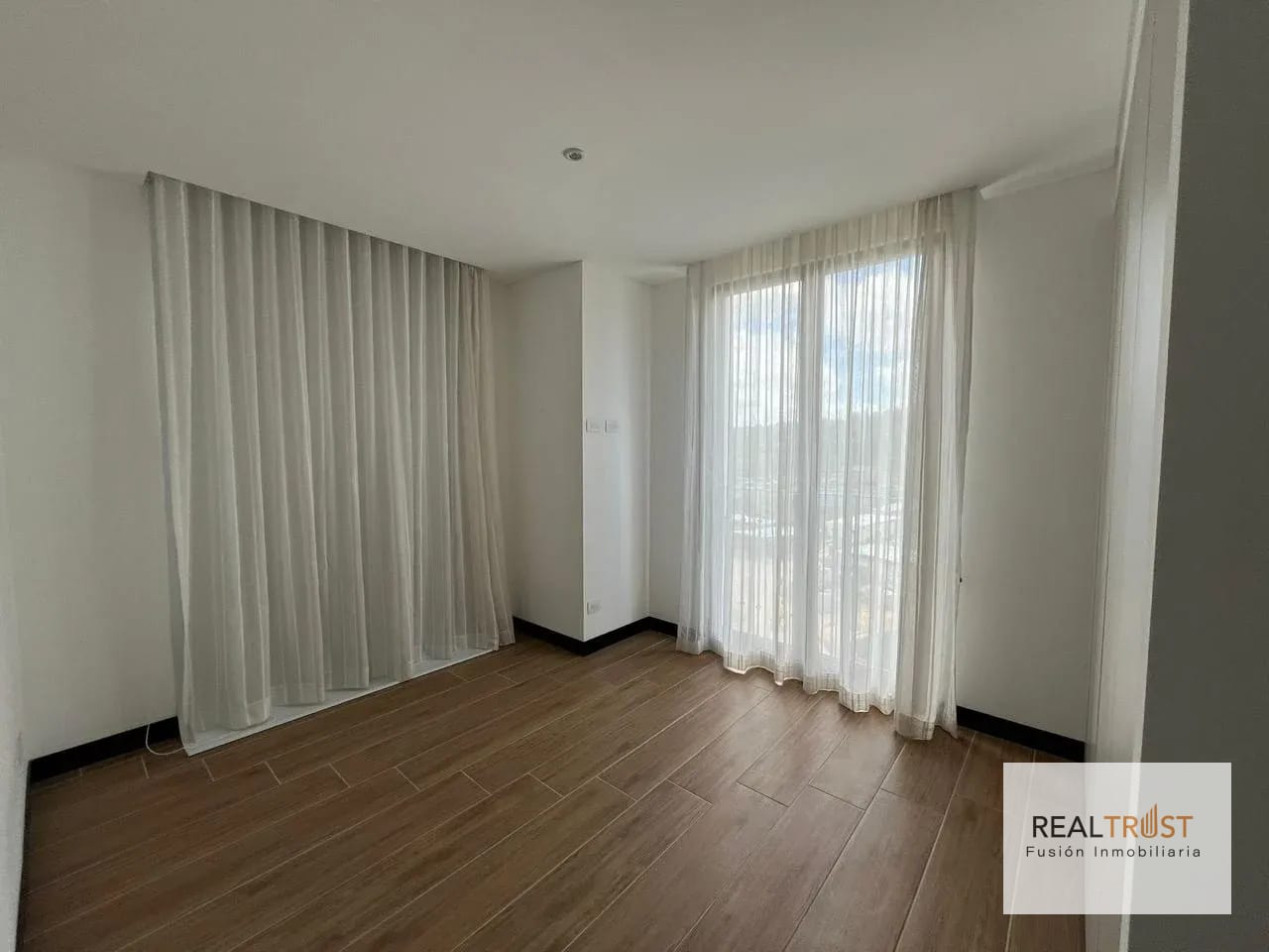 Apartamento en renta Lirios zona 16 — Apartamento en Alquiler en Zona 16, Guatemala, Ciudad — foto 9 de 17