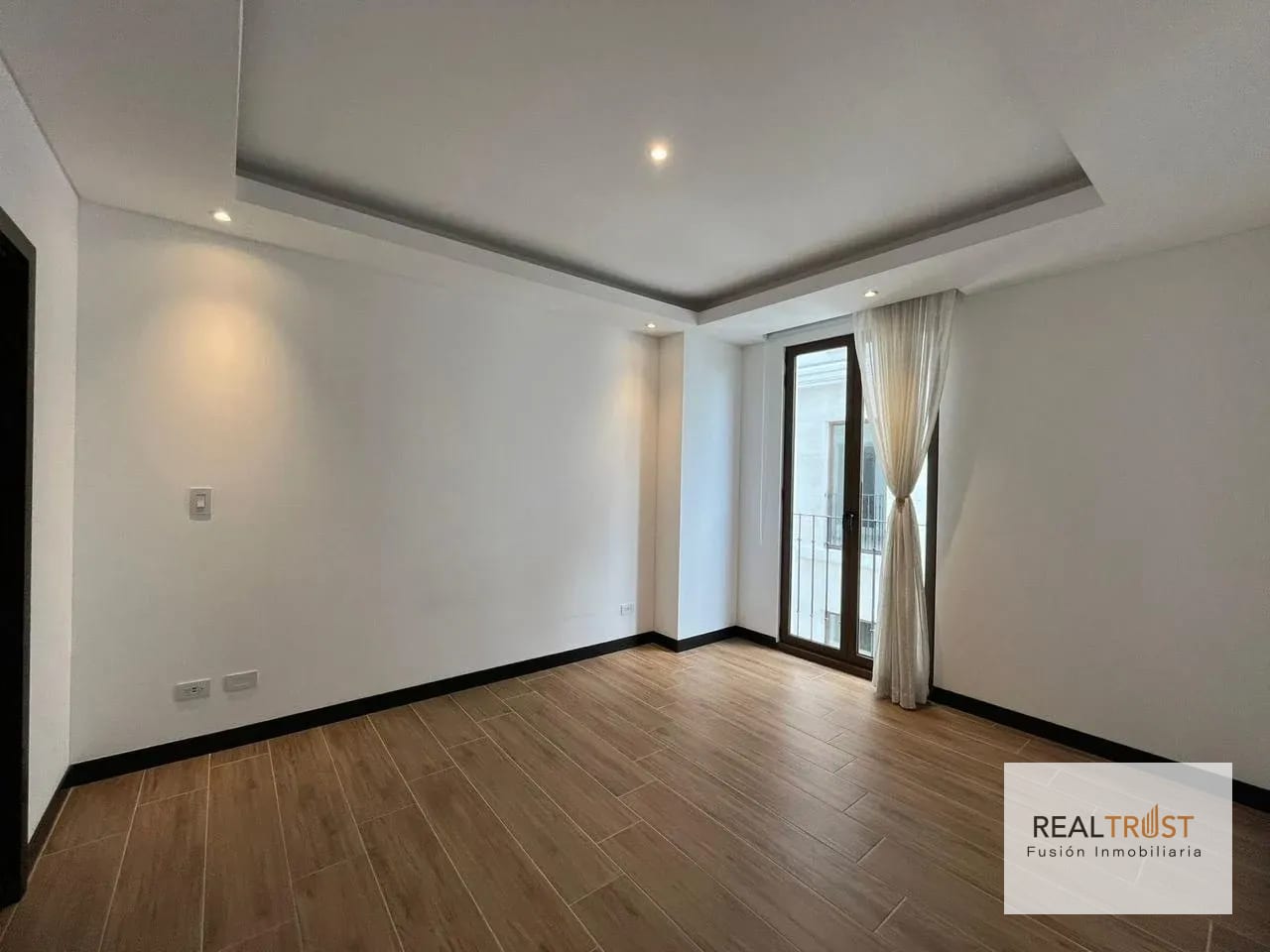 Apartamento en renta Lirios zona 16 — Apartamento en Alquiler en Zona 16, Guatemala, Ciudad — foto 2 de 17