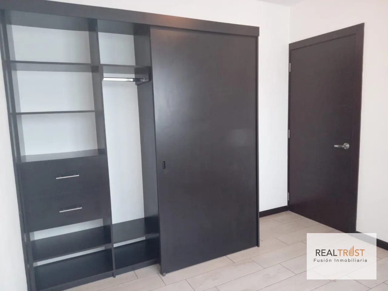 Apartamento en Venta Almoreto Villas — Apartamento en Venta en Carretera a El Salvador, Guatemala, Ciudad — foto 3 de 16