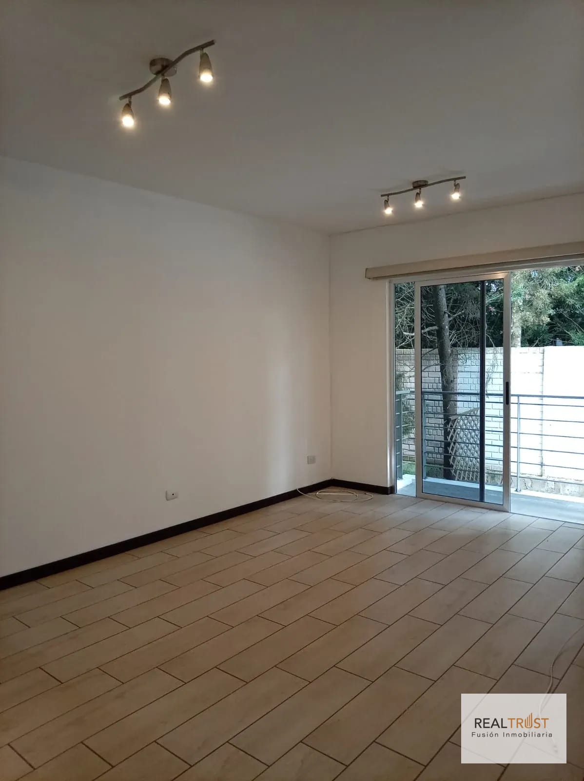 Apartamento en Venta Almoreto Villas — Apartamento en Venta en Carretera a El Salvador, Guatemala, Ciudad — foto 2 de 16