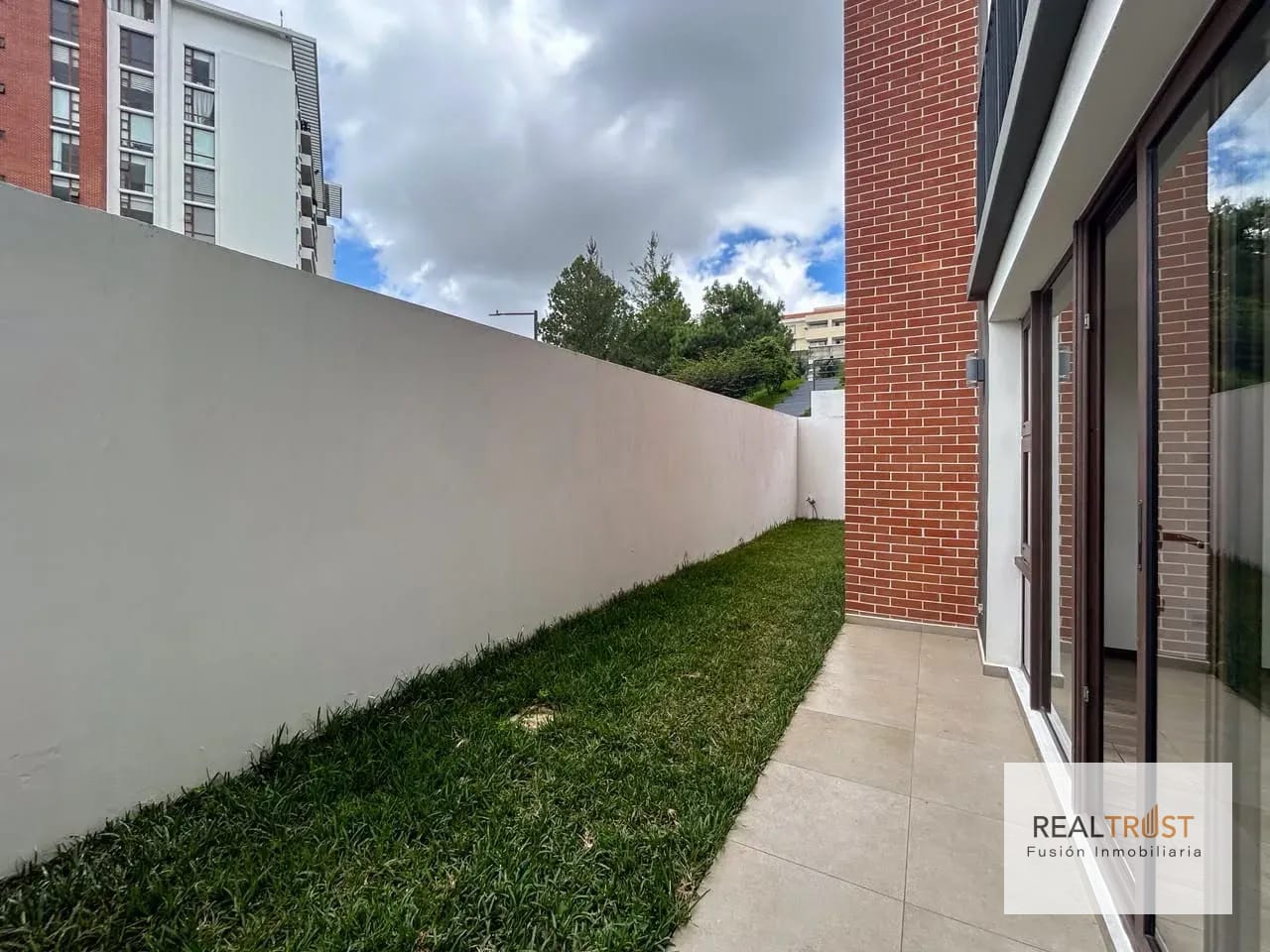 En Venta Apartamento con Jardín San Isidro 2021, Zona 16 — Apartamento en Venta en Zona 16, Guatemala, Ciudad — foto 2 de 12