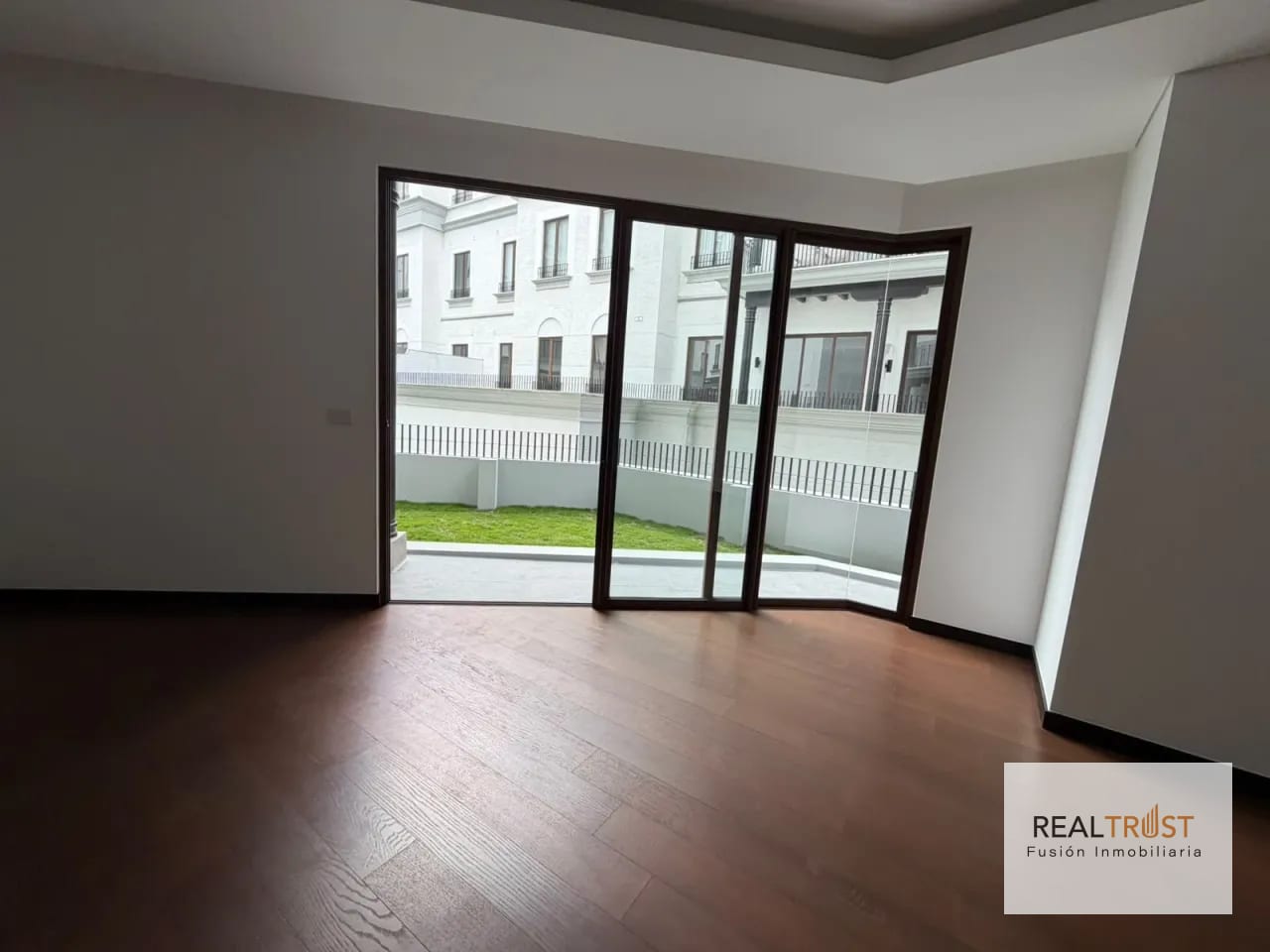 Apartamento en renta con jardín Nogales de Cayalá zona 16 — Apartamento en Alquiler en Zona 16, Guatemala, Ciudad — foto 1 de 17