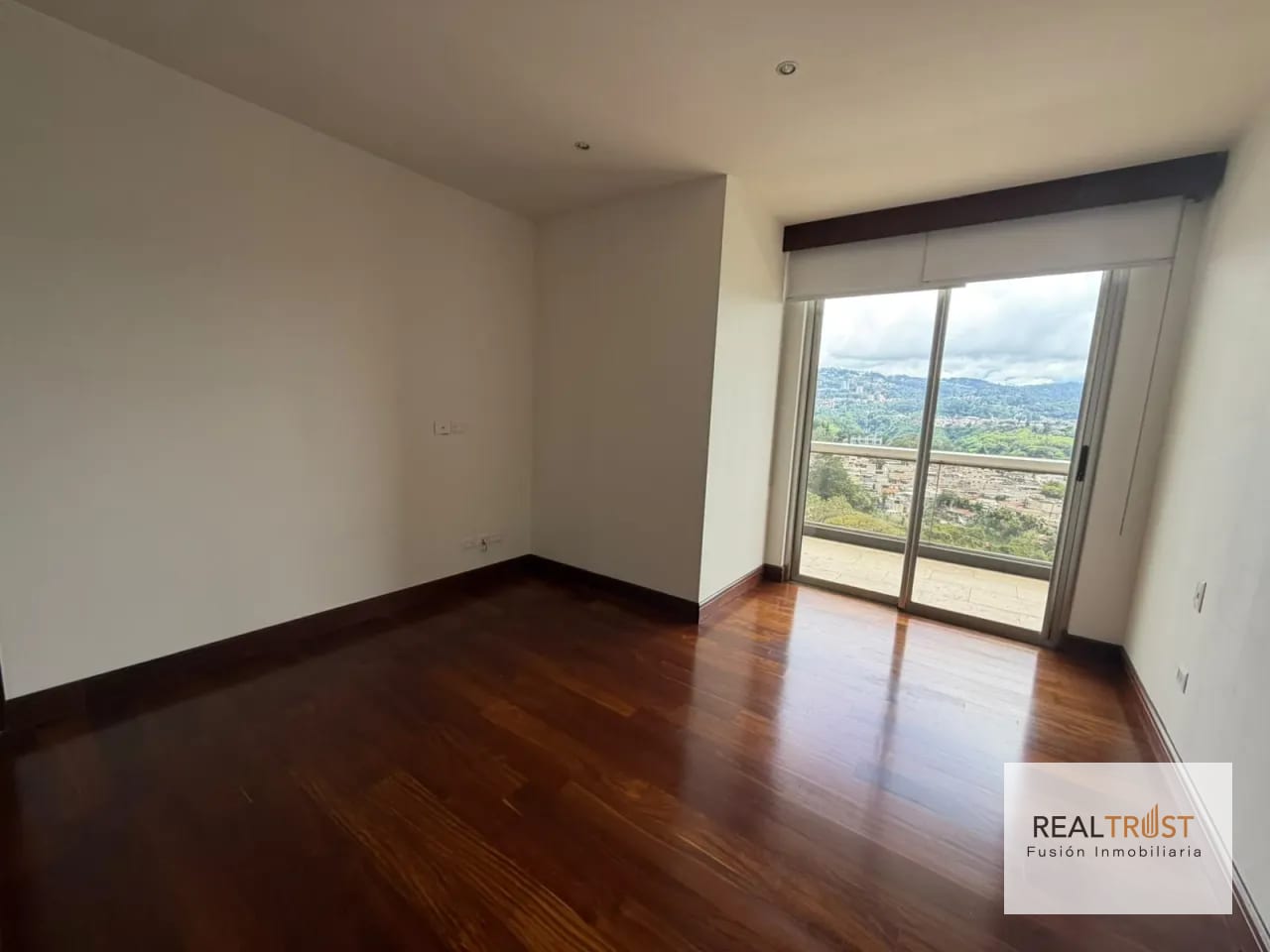 Apartamento en renta Tiffany zona 14 — Apartamento en Alquiler en Zona 14, Guatemala, Ciudad — foto 4 de 16