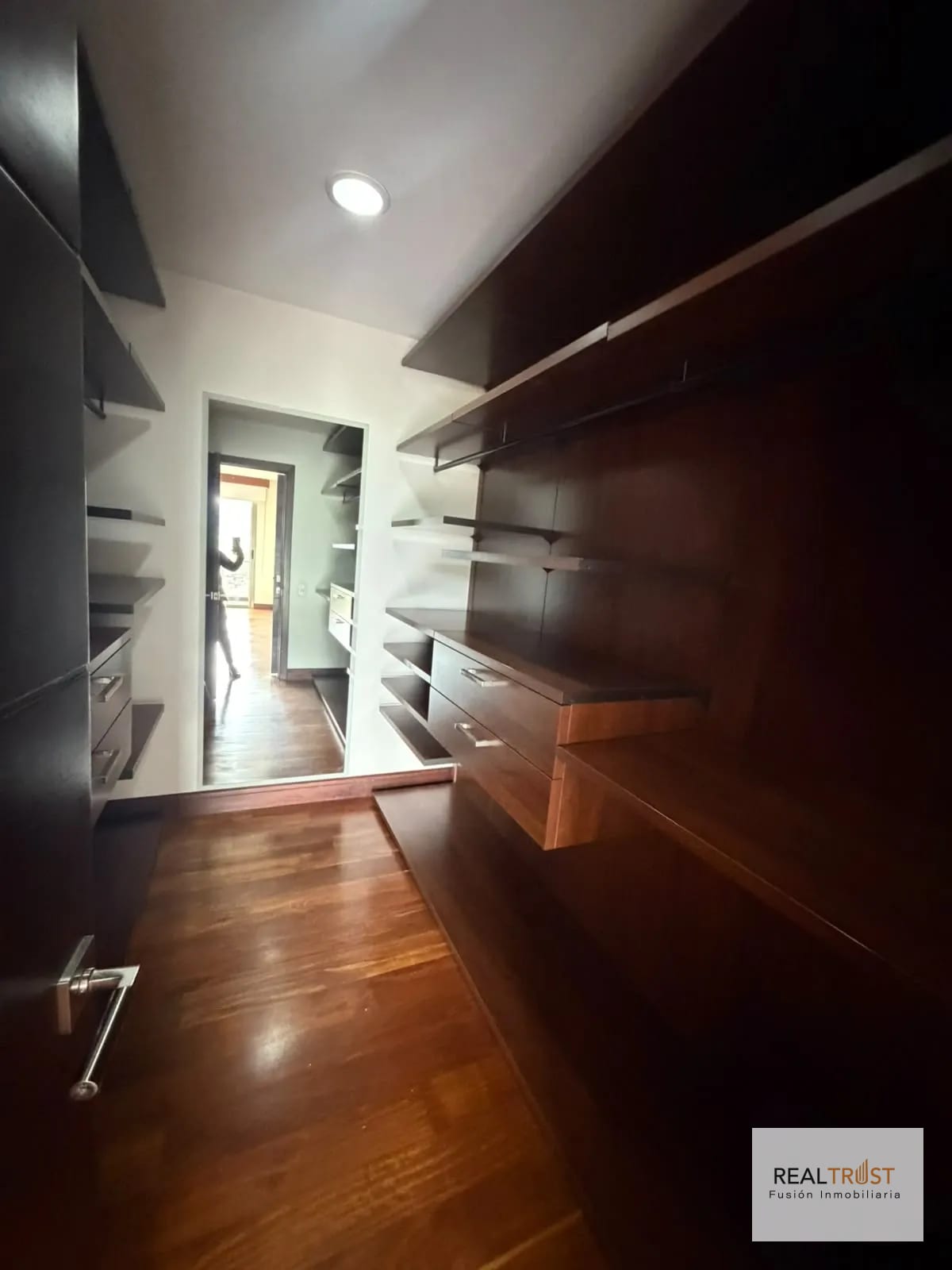 Apartamento en renta Tiffany zona 14 — Apartamento en Alquiler en Zona 14, Guatemala, Ciudad — foto 6 de 16