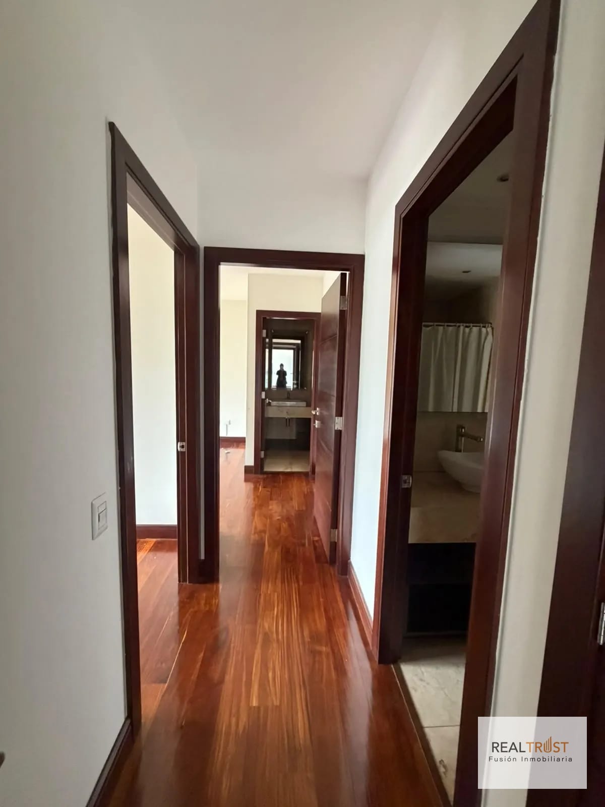 Apartamento en renta Tiffany zona 14 — Apartamento en Alquiler en Zona 14, Guatemala, Ciudad — foto 11 de 16